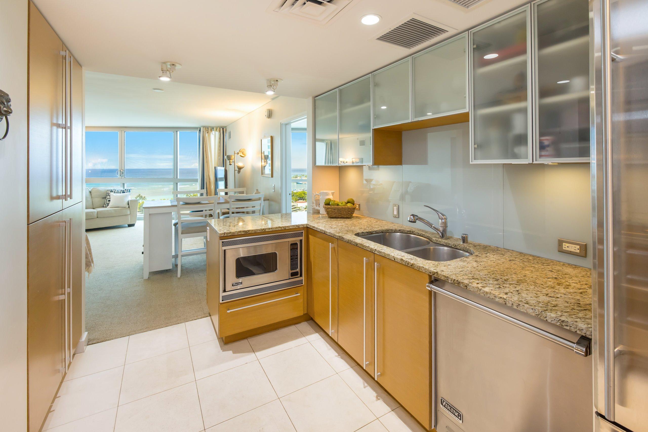 Hawaii Real Estate | View 1177 Queen Street, #2405 | room 3 | View 4