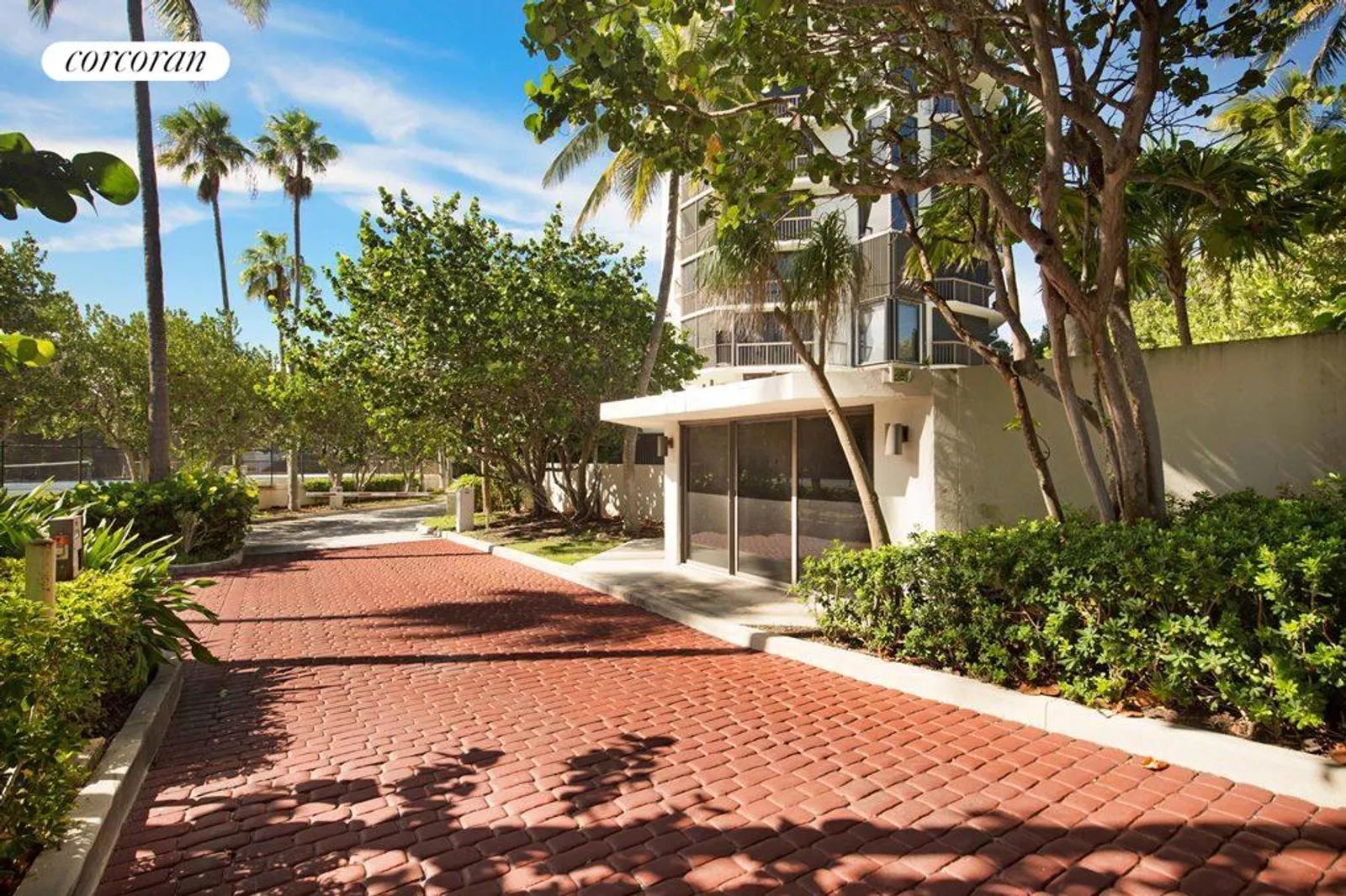 South Florida Real Estate | View 2401 North Ocean Boulevard #5n | room 33 | View 34