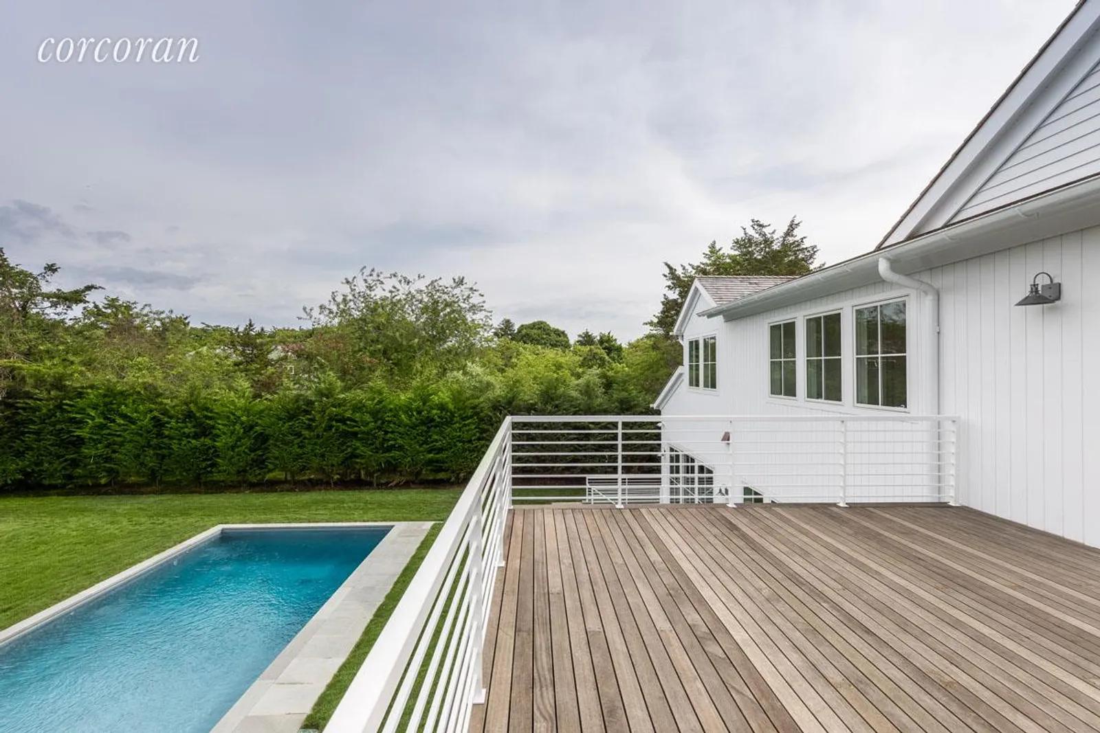 The Hamptons Real Estate | View 184 Bluff Rd | room 12 | View 13