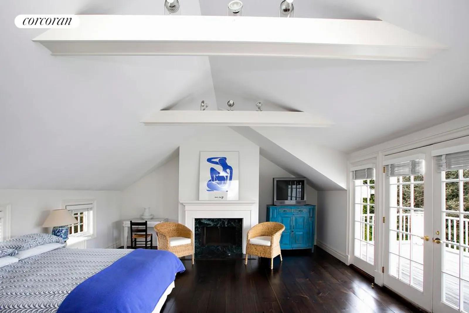 The Hamptons Real Estate | View  | Vaulted Master Bedroom | View 20