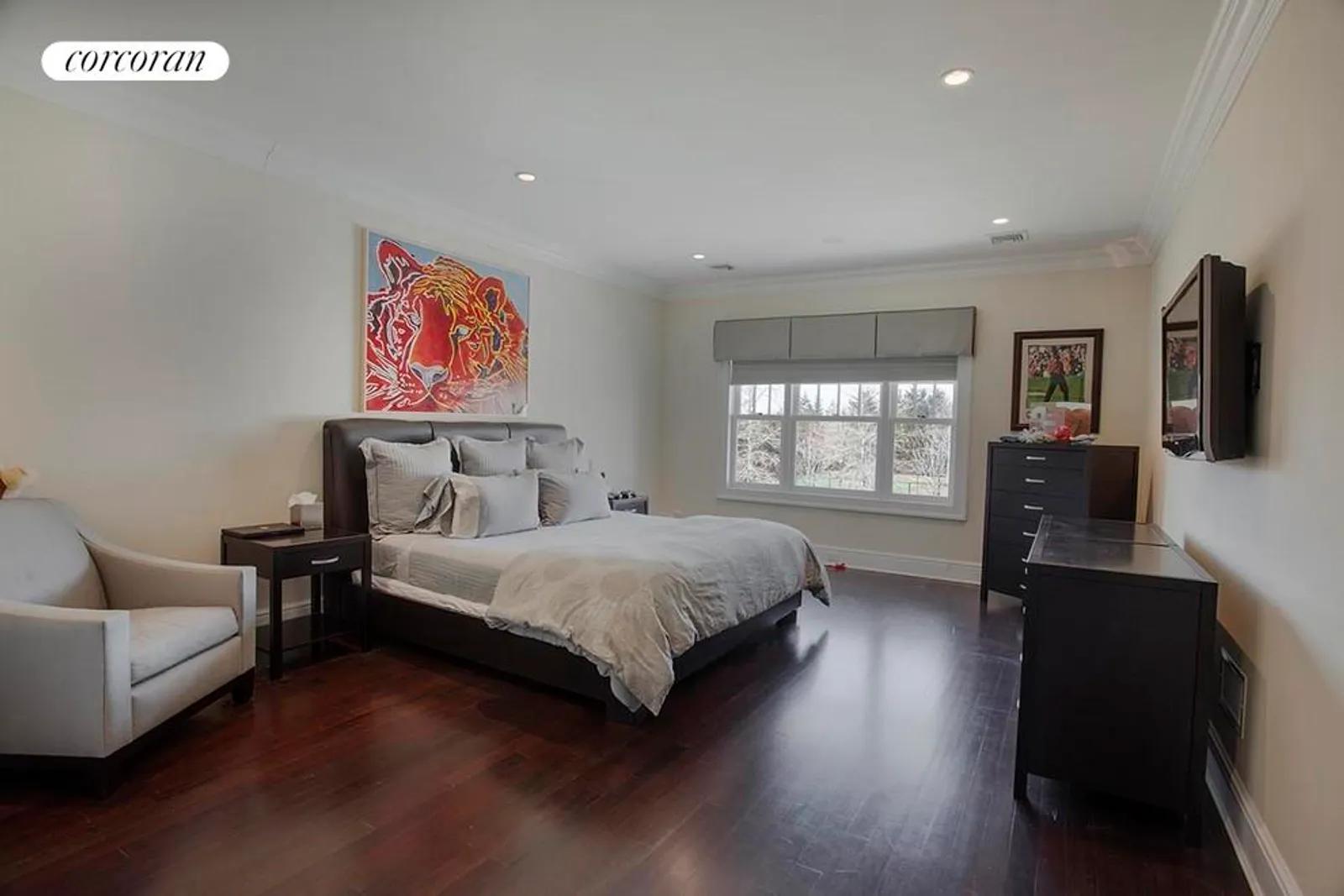 The Hamptons Real Estate | View  | guest bedroom | View 14