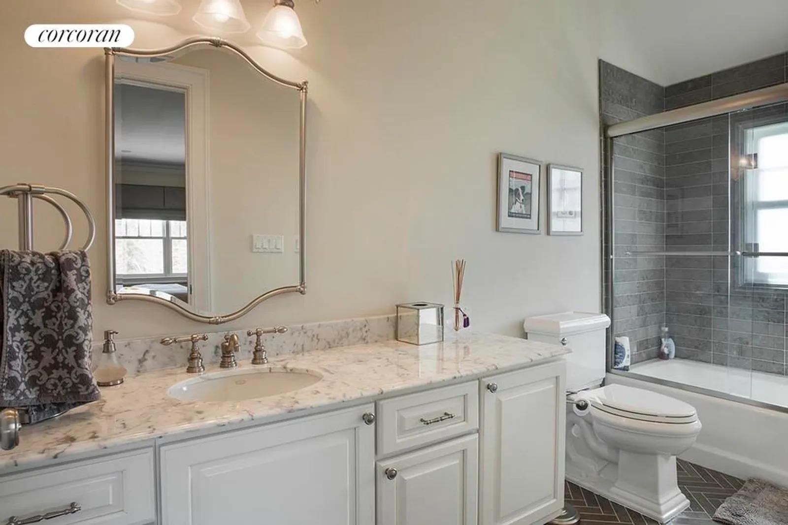 The Hamptons Real Estate | View  | guest bathroom | View 15