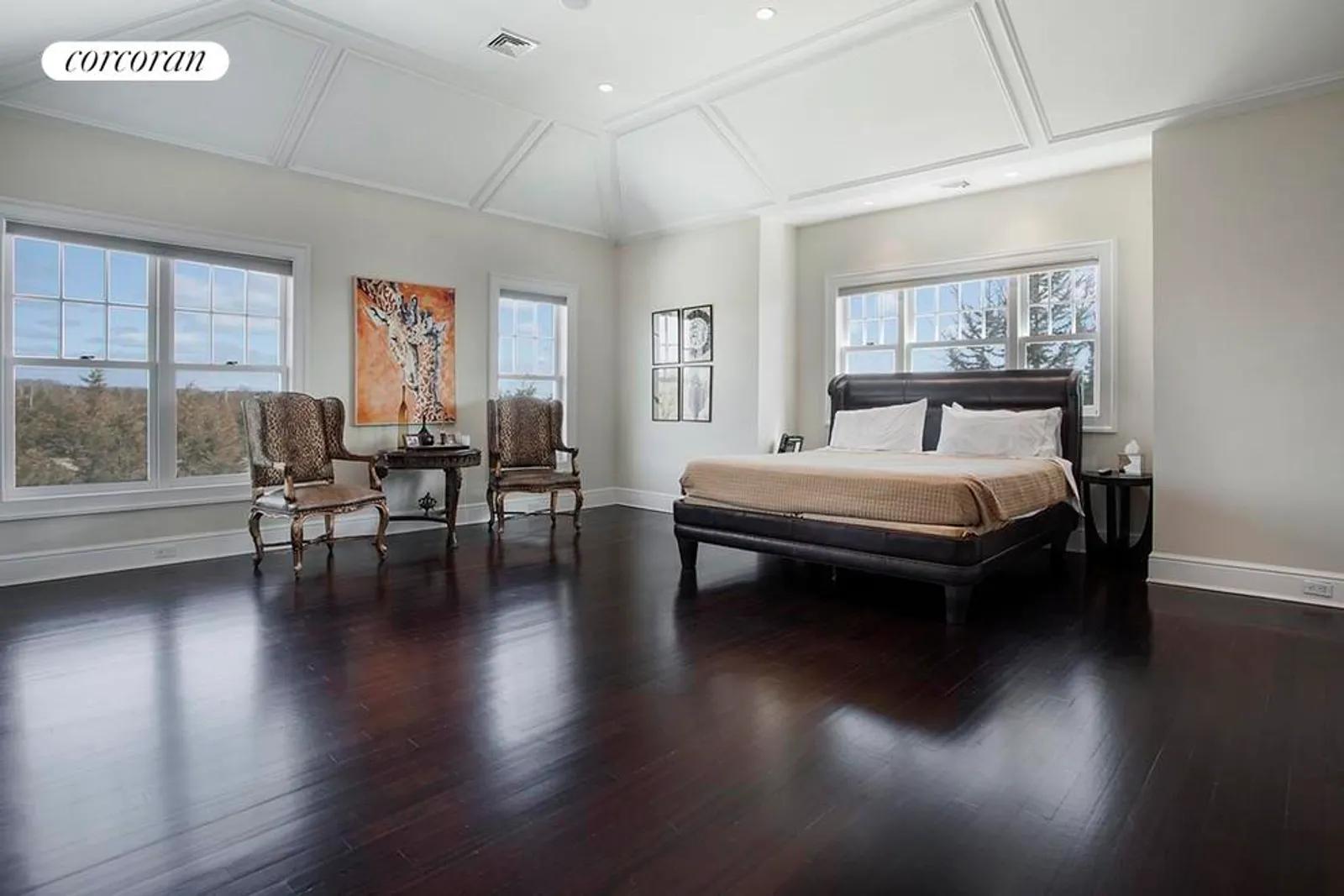 The Hamptons Real Estate | View  | guest bedroom | View 18
