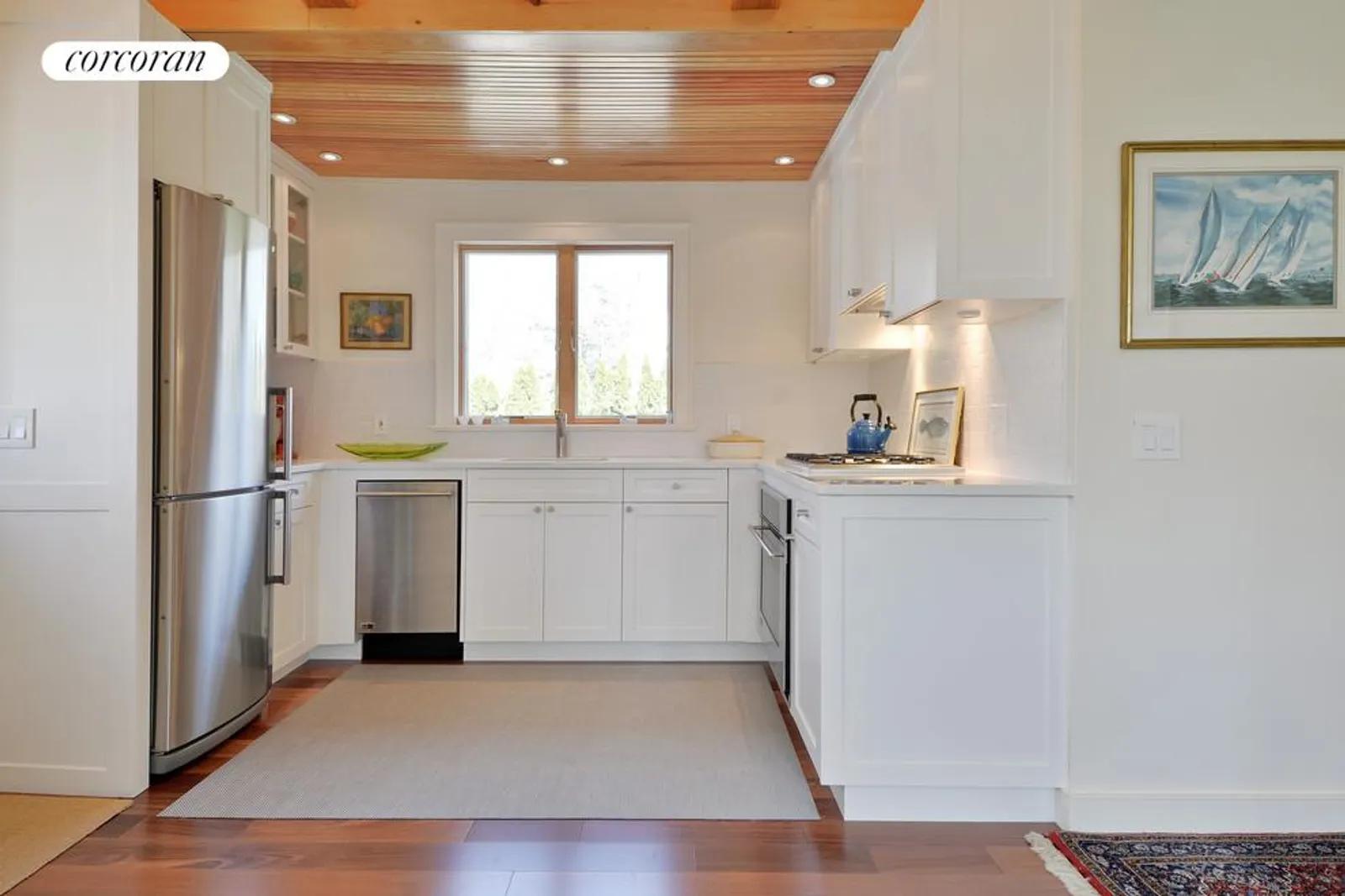 The Hamptons Real Estate | View  | Kitchen | View 11