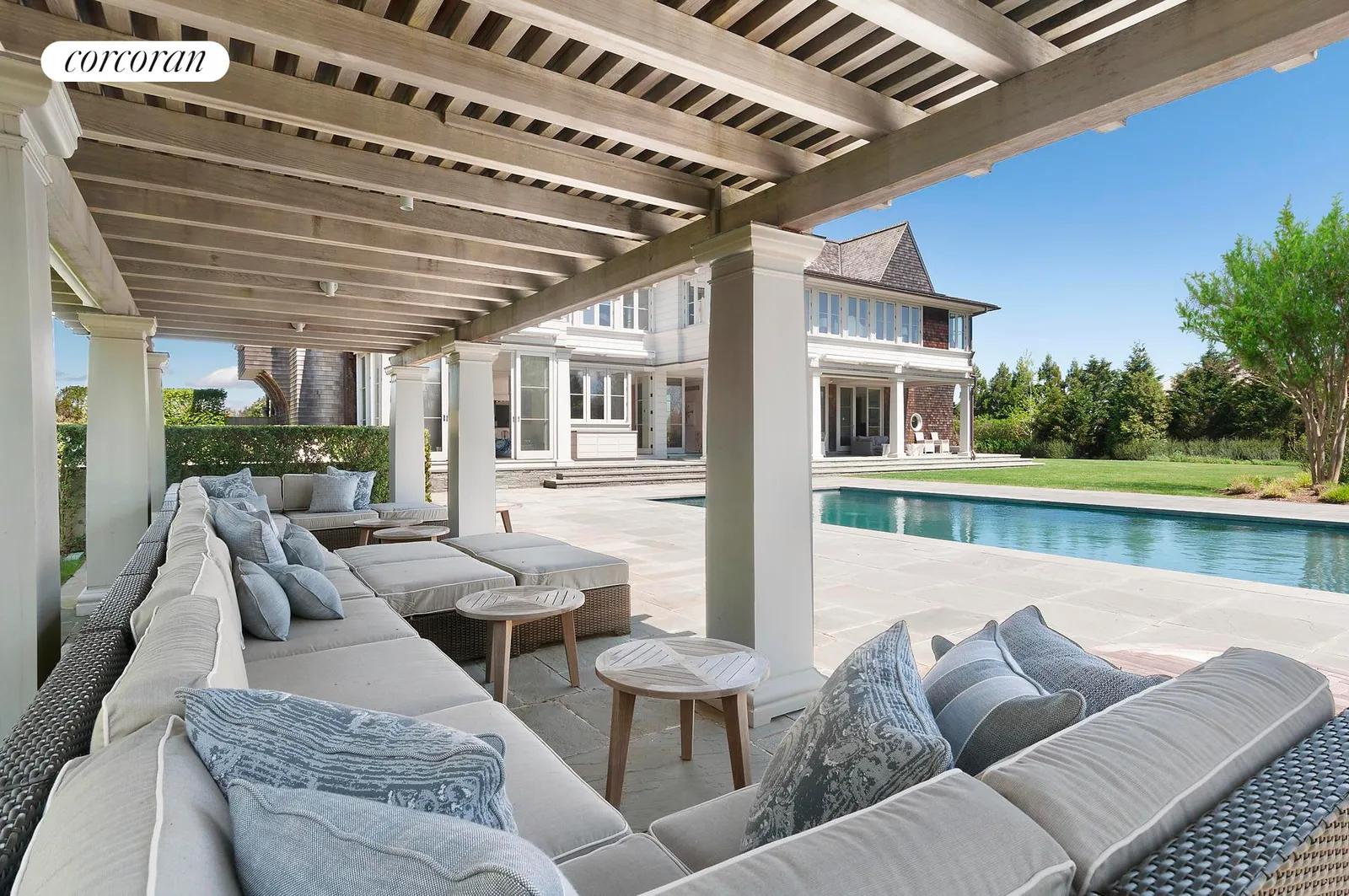 The Hamptons Real Estate | View  | room 3 | View 4