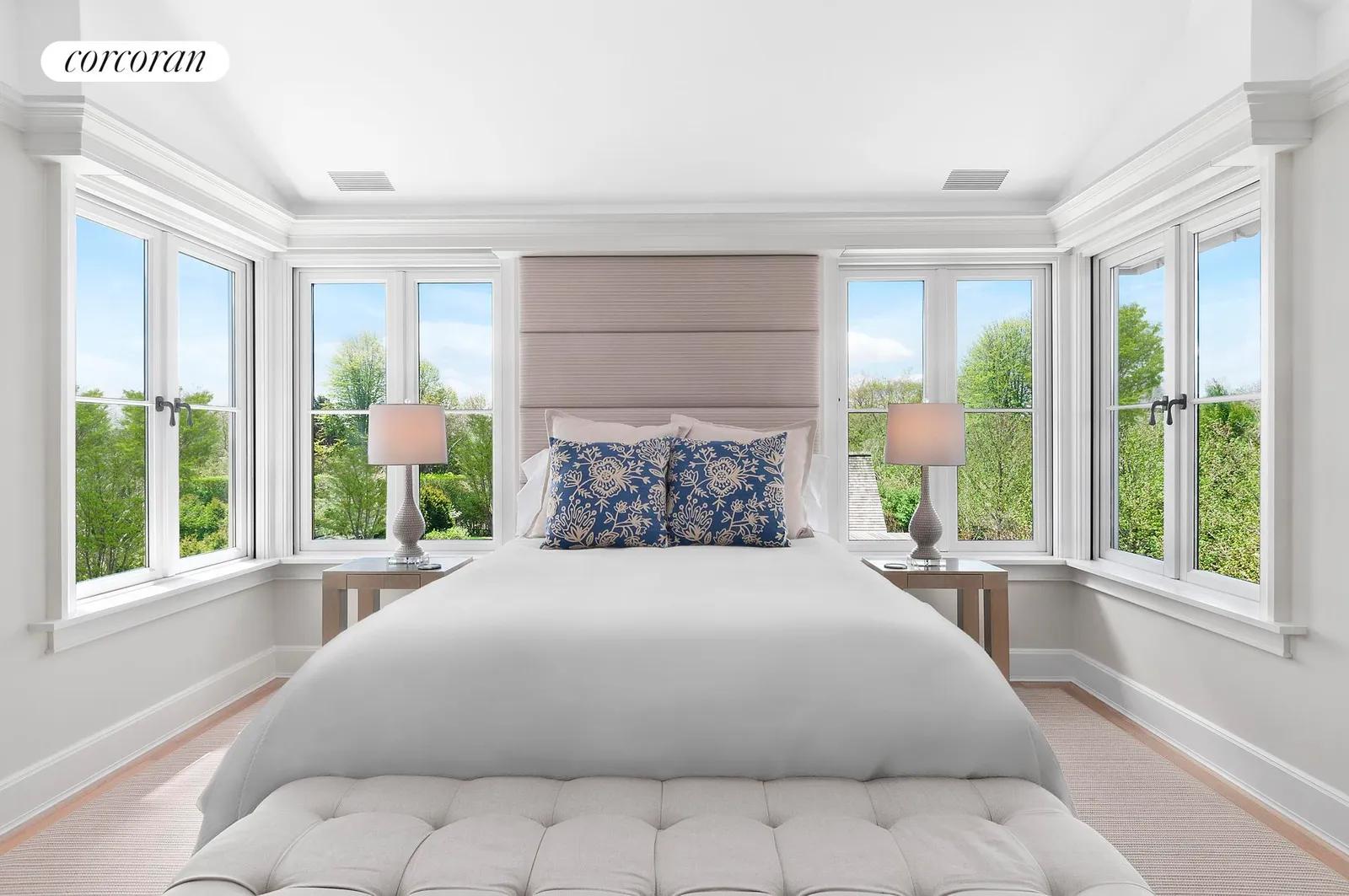 The Hamptons Real Estate | View  | room 22 | View 23