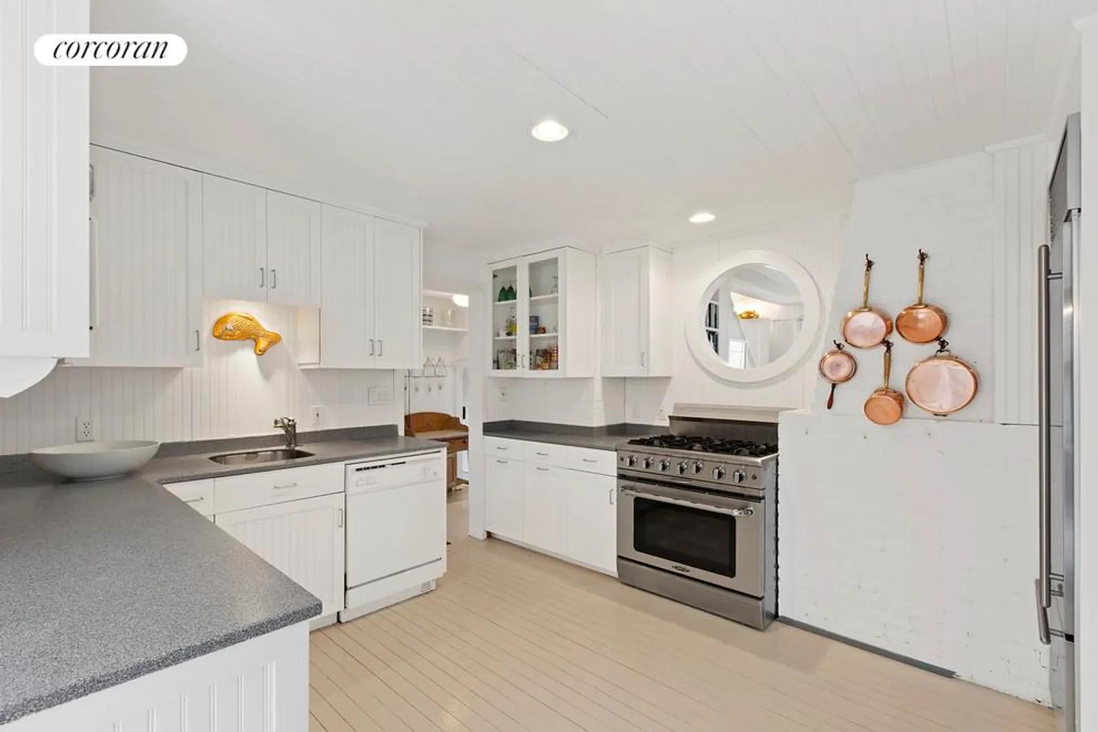 The Hamptons Real Estate | View  | Kitchen | View 11