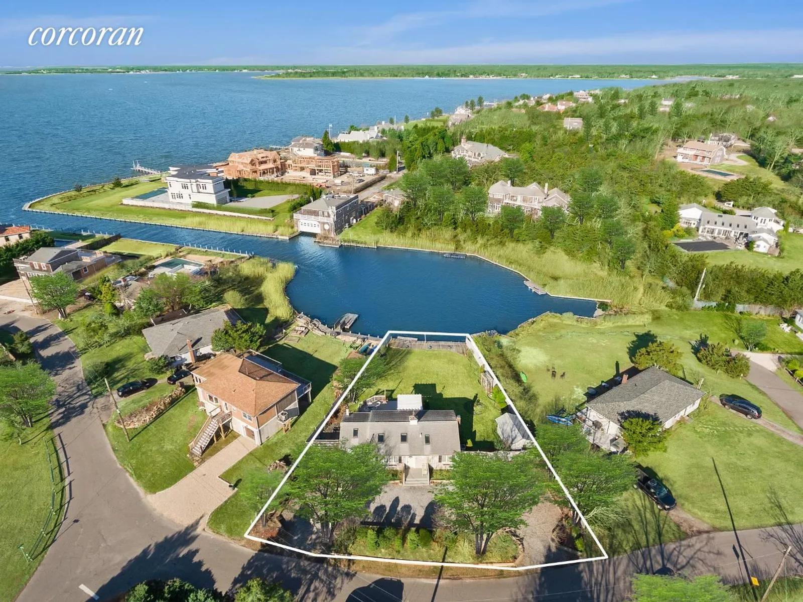 The Hamptons Real Estate | View 23 Seatuck Road | room 1 | View 2