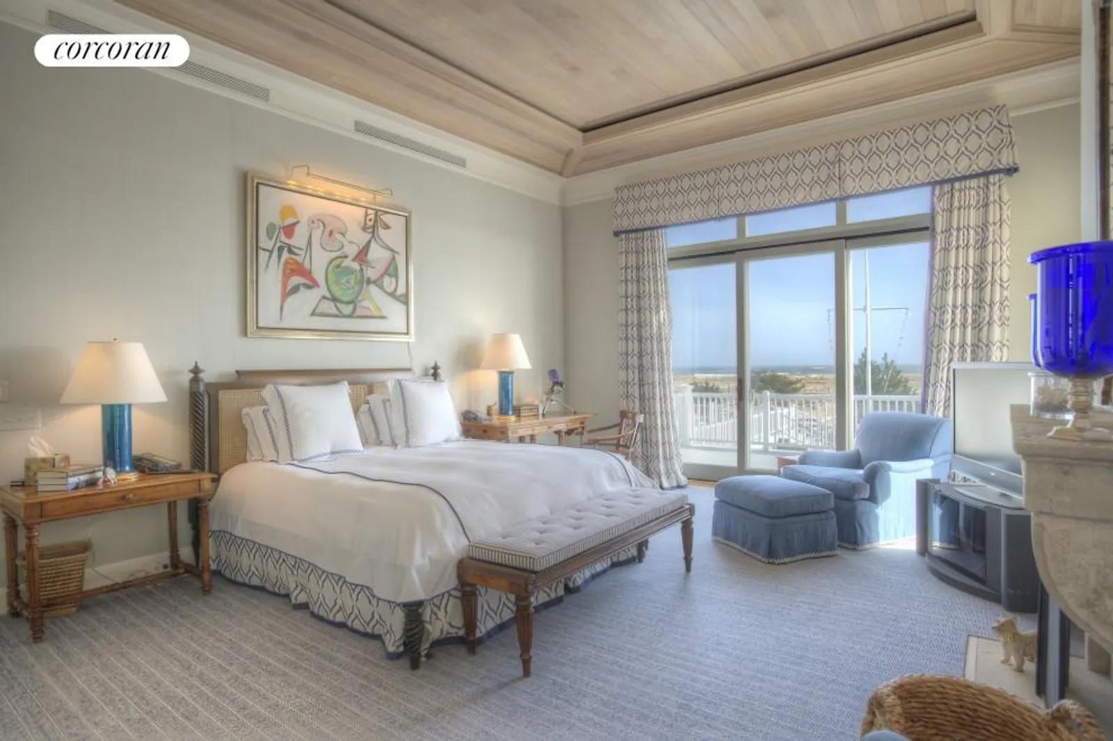 The Hamptons Real Estate | View  | Media Room | View 12