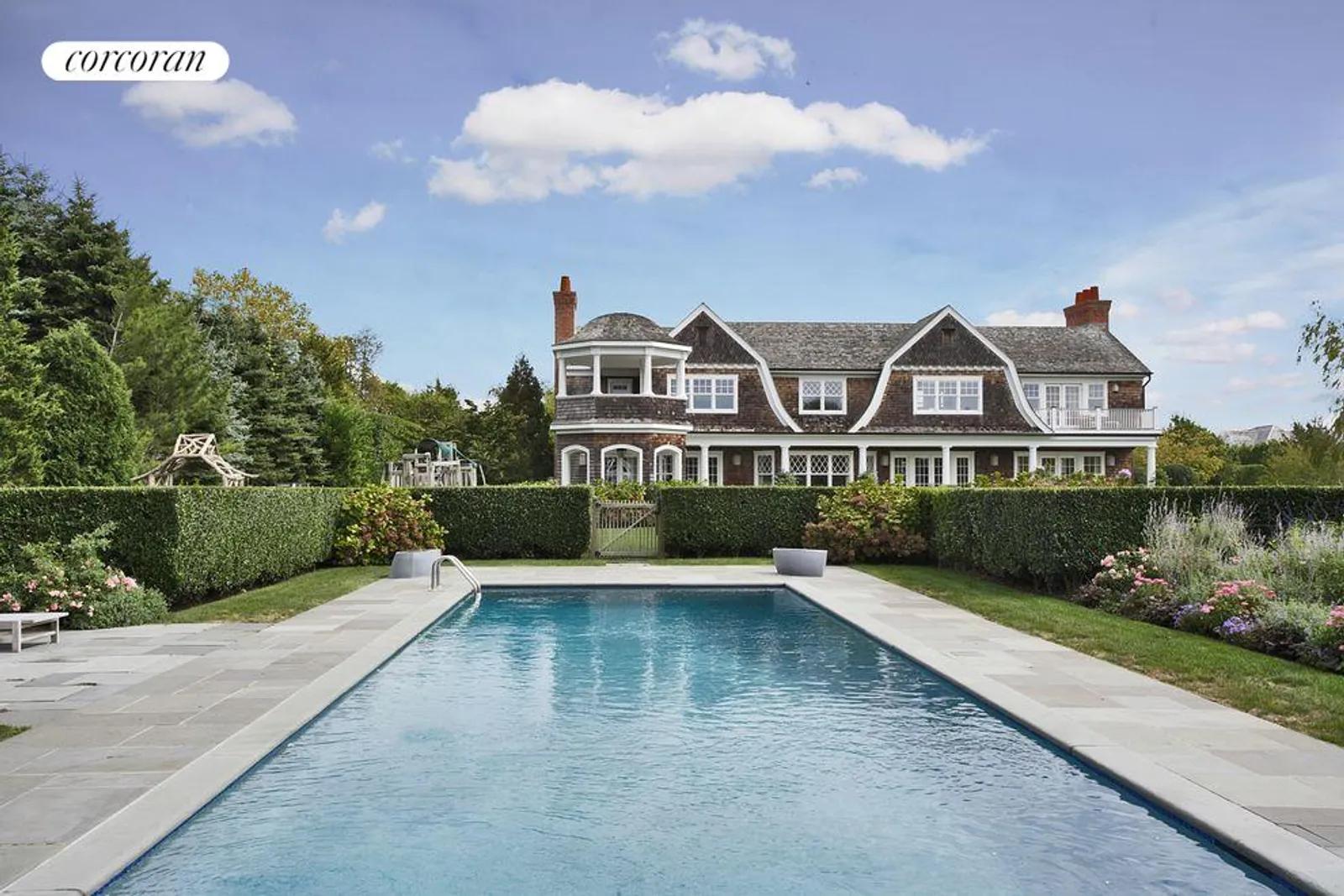 The Hamptons Real Estate | View  | 8 Beds, 7.5 Baths | View 1