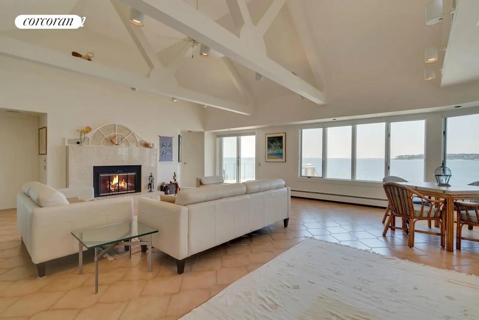 The Hamptons Real Estate | View  | room 9 | View 10