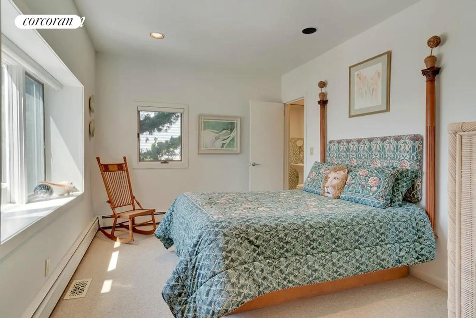 The Hamptons Real Estate | View  | room 14 | View 15