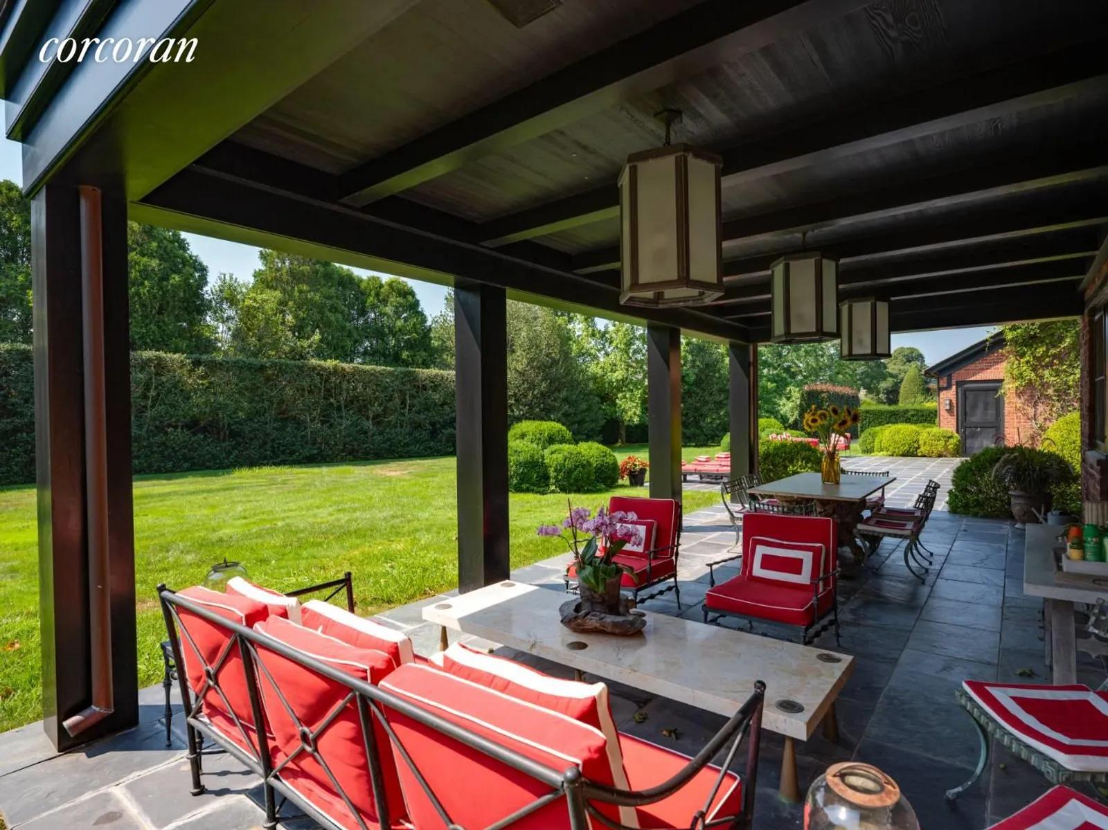 The Hamptons Real Estate | View  | room 20 | View 21