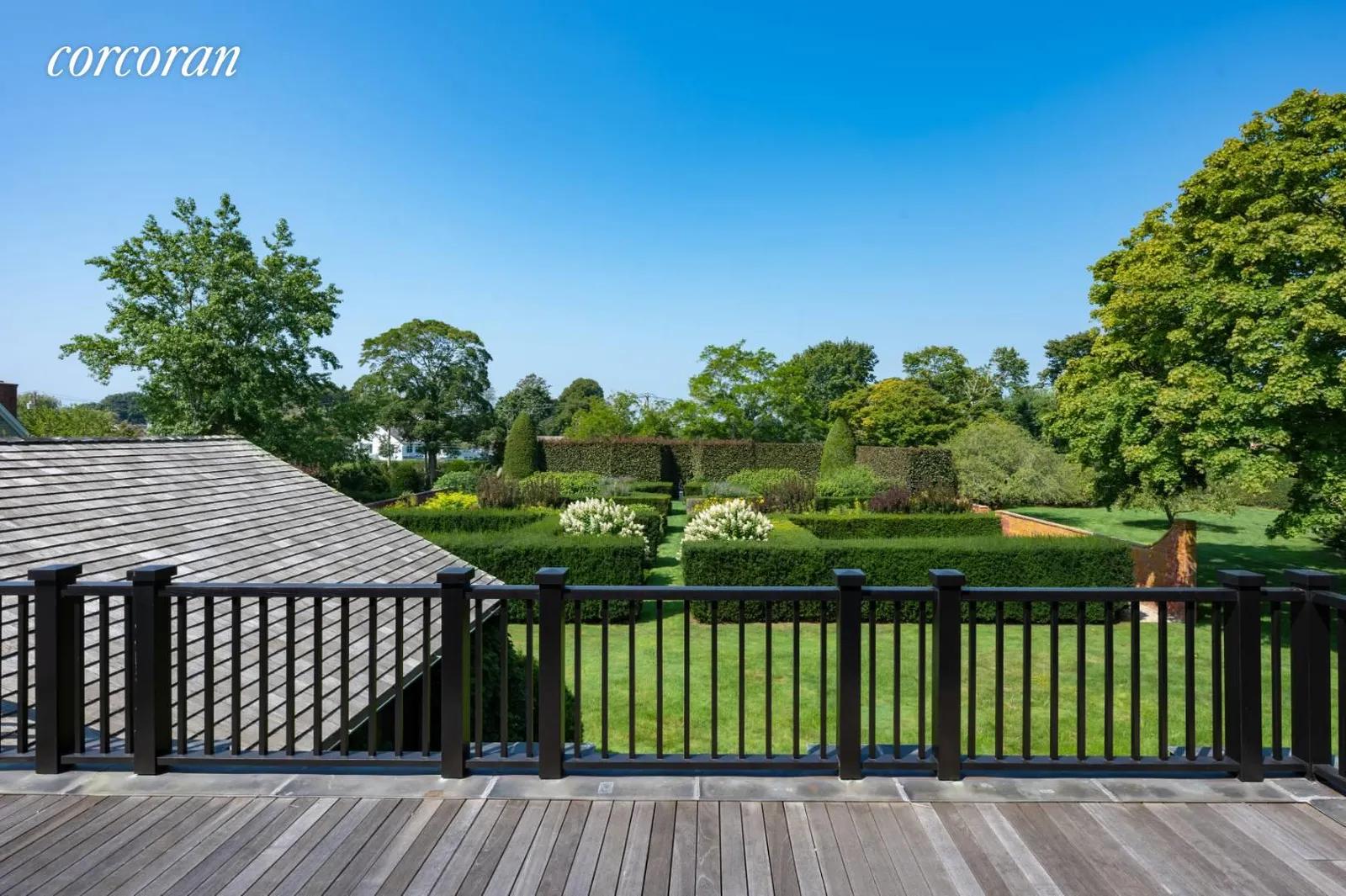 The Hamptons Real Estate | View  | room 27 | View 28