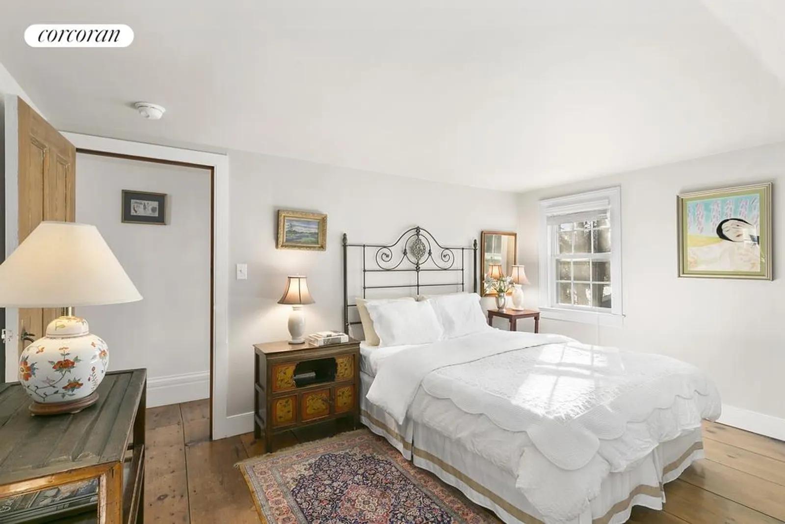 The Hamptons Real Estate | View  | Master bedroom, "Captain's Quarters" | View 11