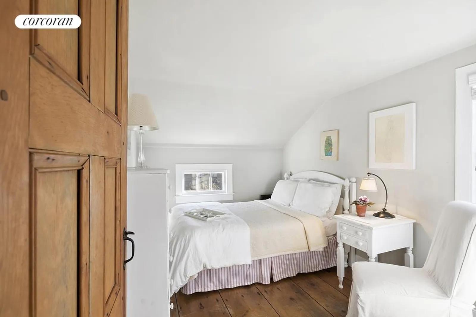 The Hamptons Real Estate | View  | 2nd guest room | View 14