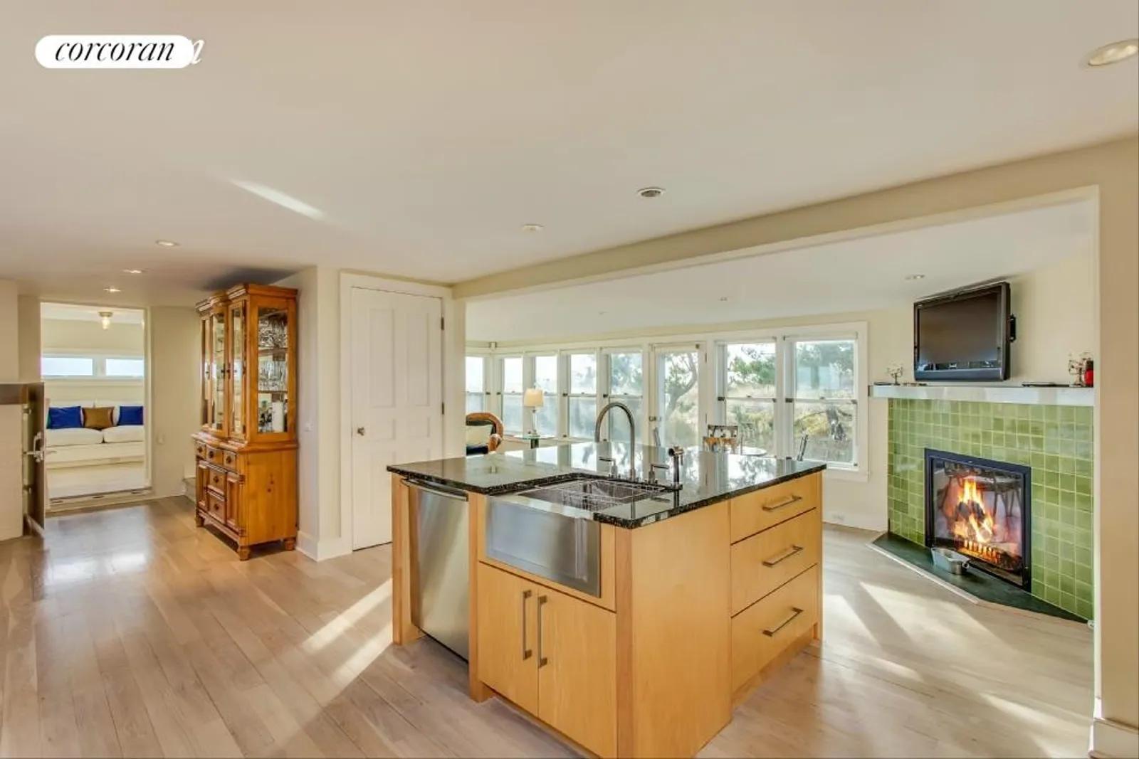The Hamptons Real Estate | View 45 Whalers Lane | room 2 | View 3