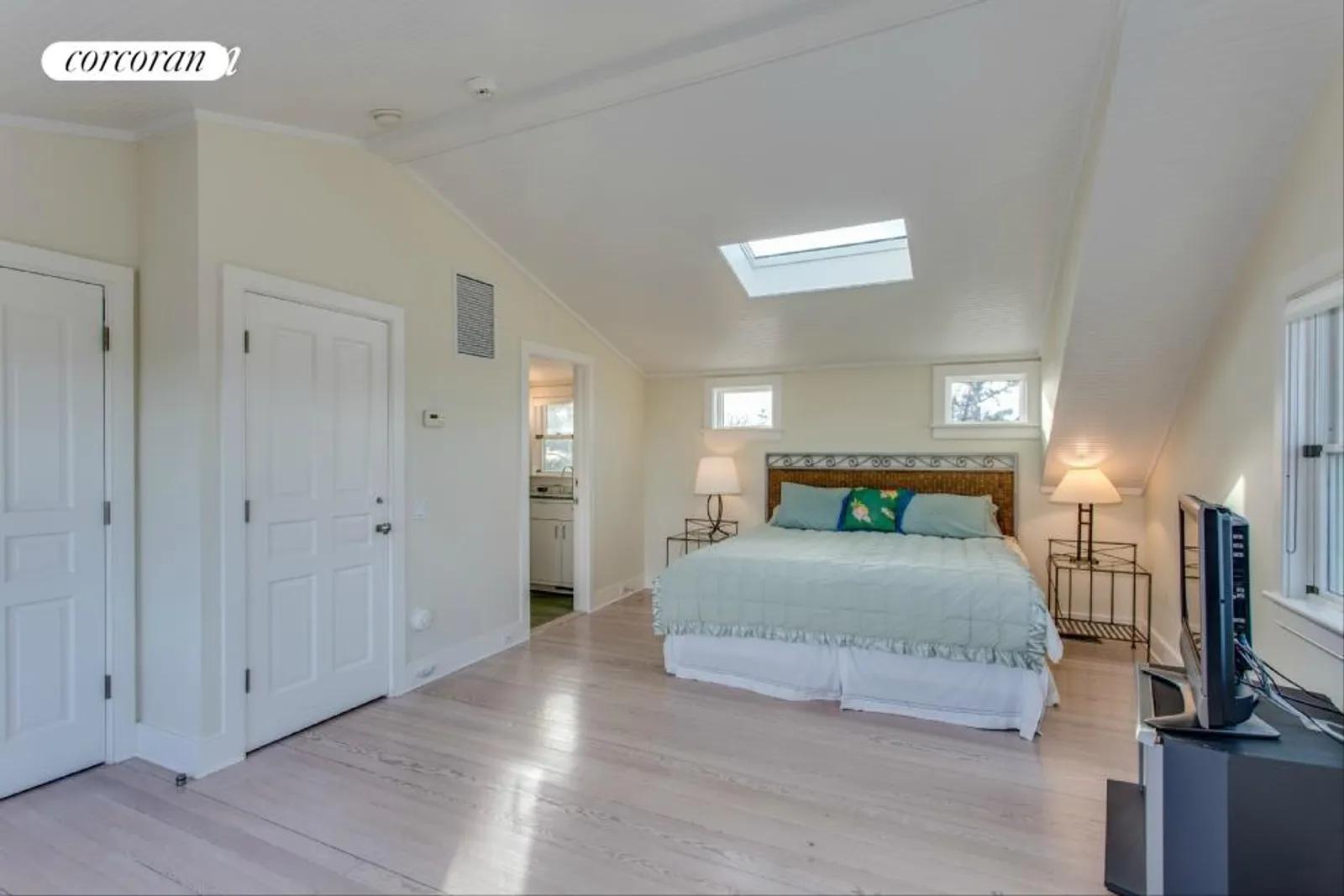 The Hamptons Real Estate | View 45 Whalers Lane | room 9 | View 10