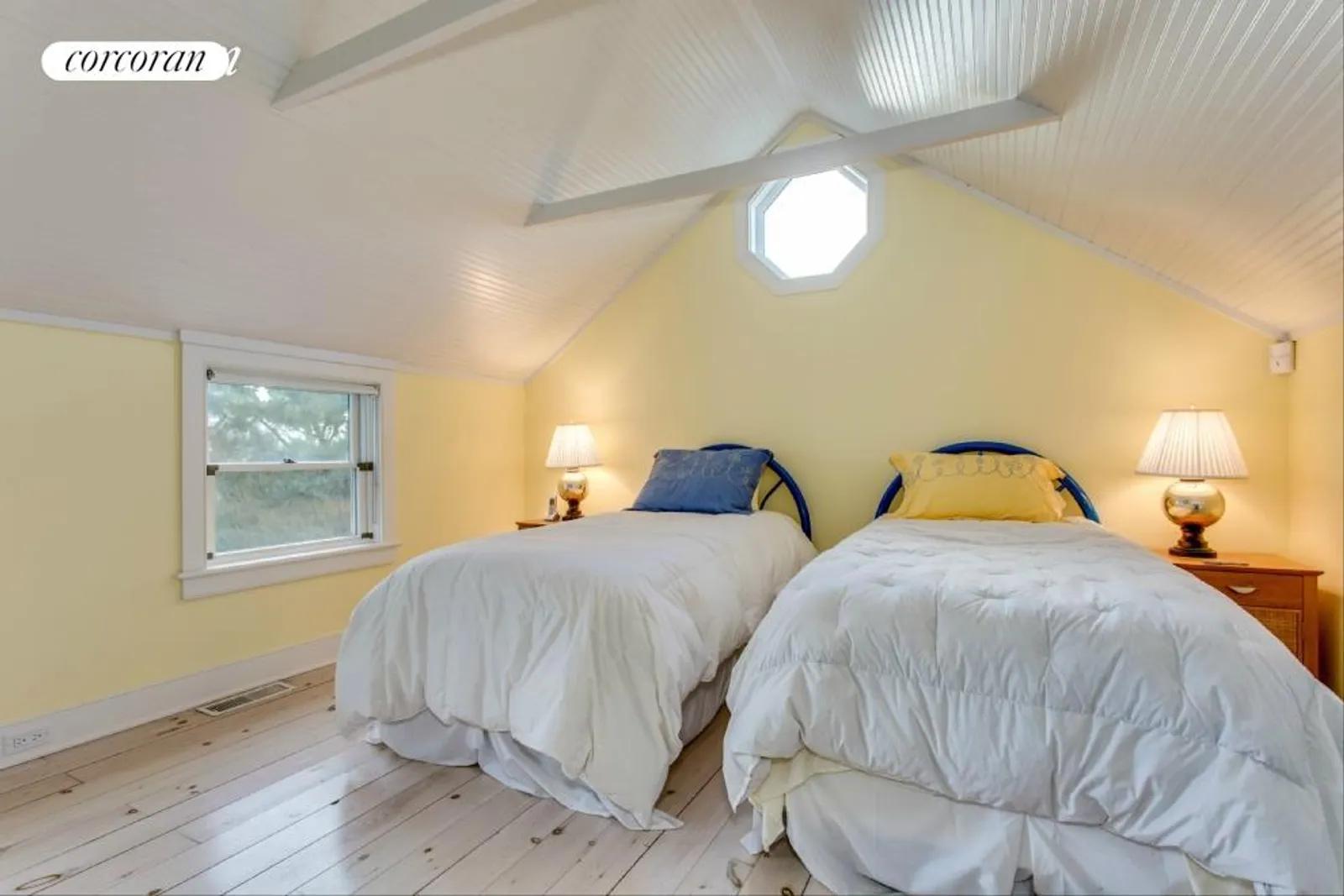 The Hamptons Real Estate | View 45 Whalers Lane | room 11 | View 12