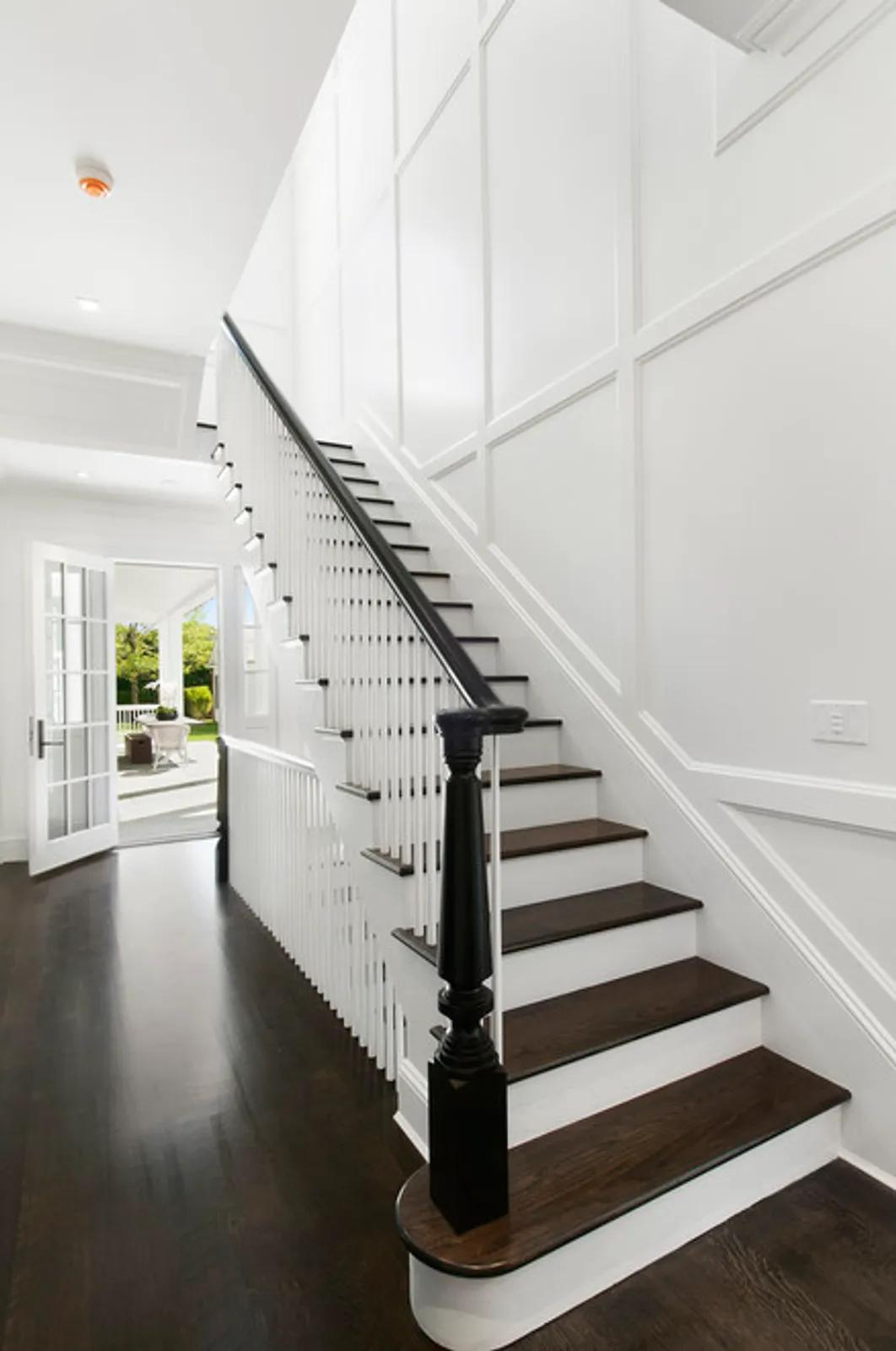 The Hamptons Real Estate | View  | Entry Foyer | View 7
