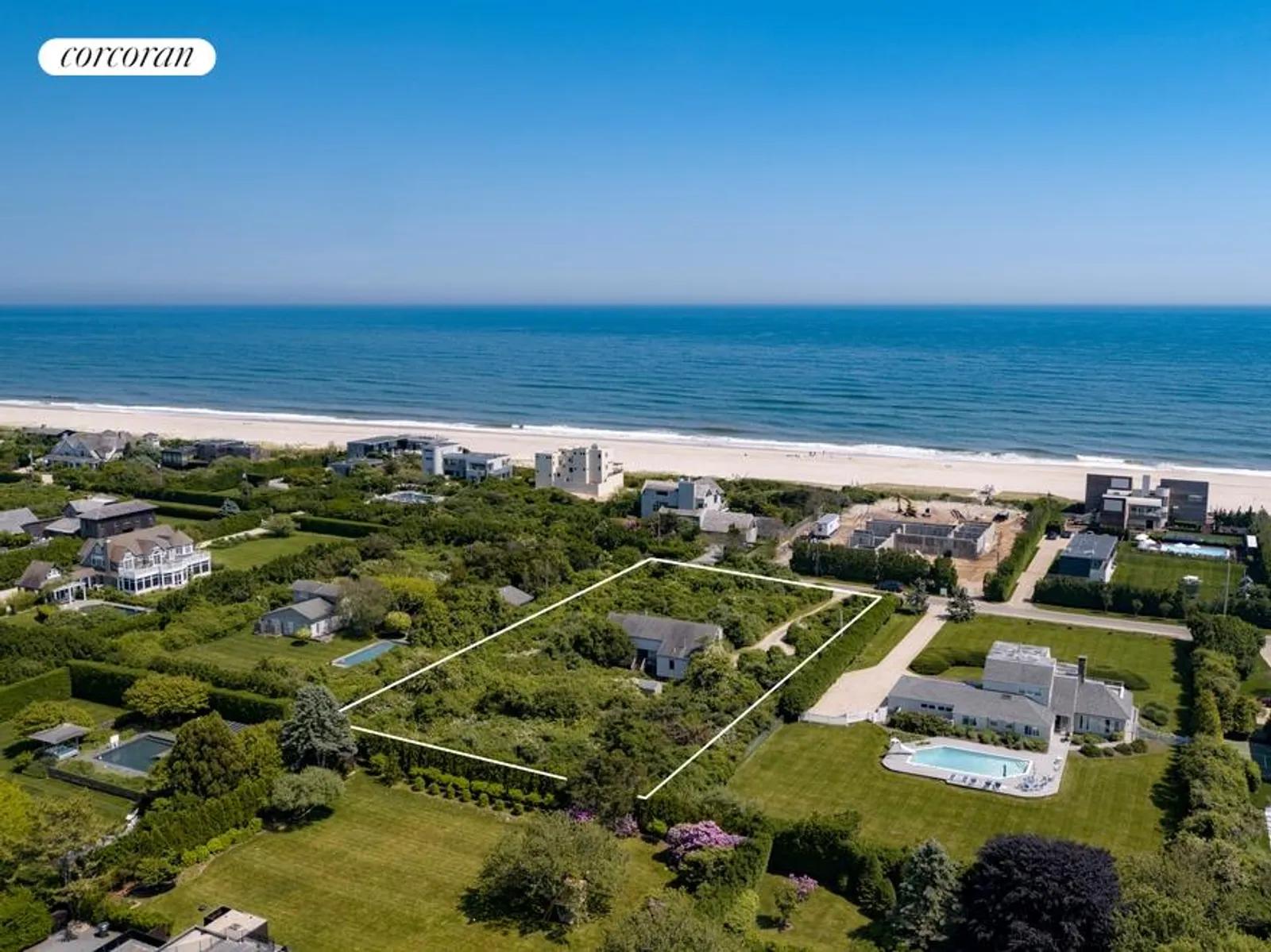 The Hamptons Real Estate | View  | 4 Beds, 2 Baths | View 1