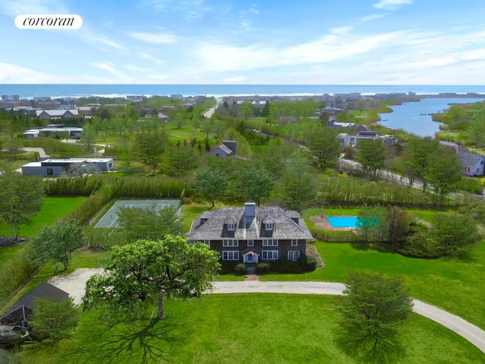 The Hamptons Real Estate | View  | Make a grand entrance | View 10