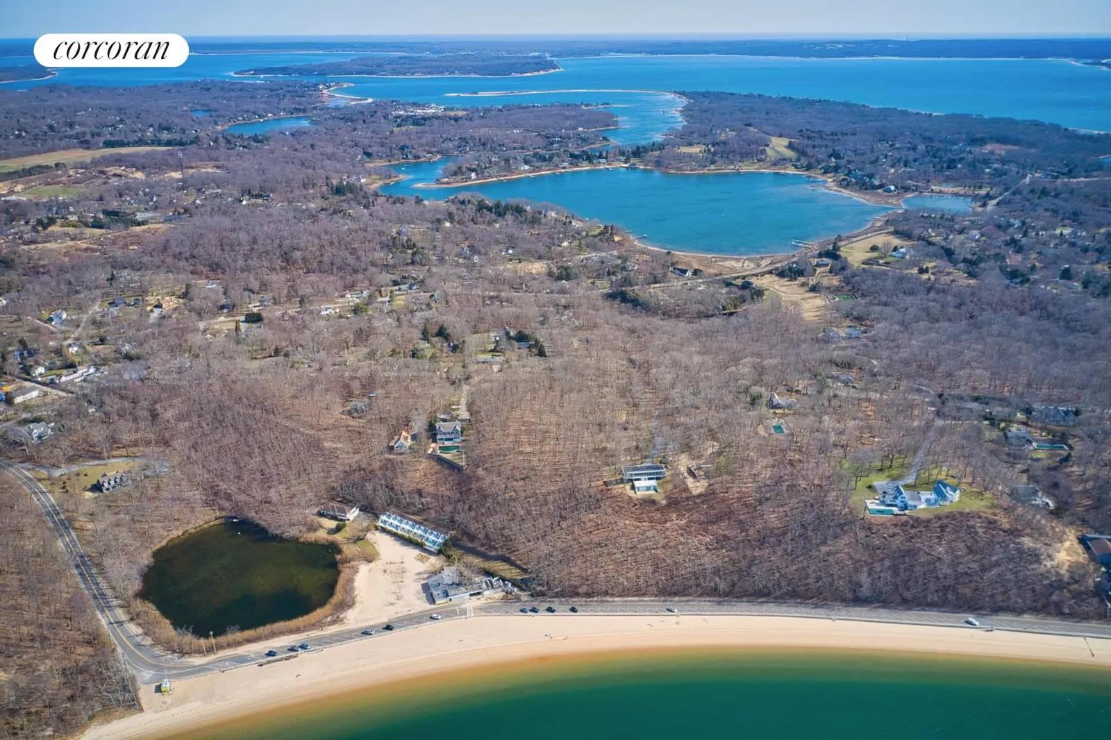 The Hamptons Real Estate | View 22 Stearns Point Road | room 7 | View 8