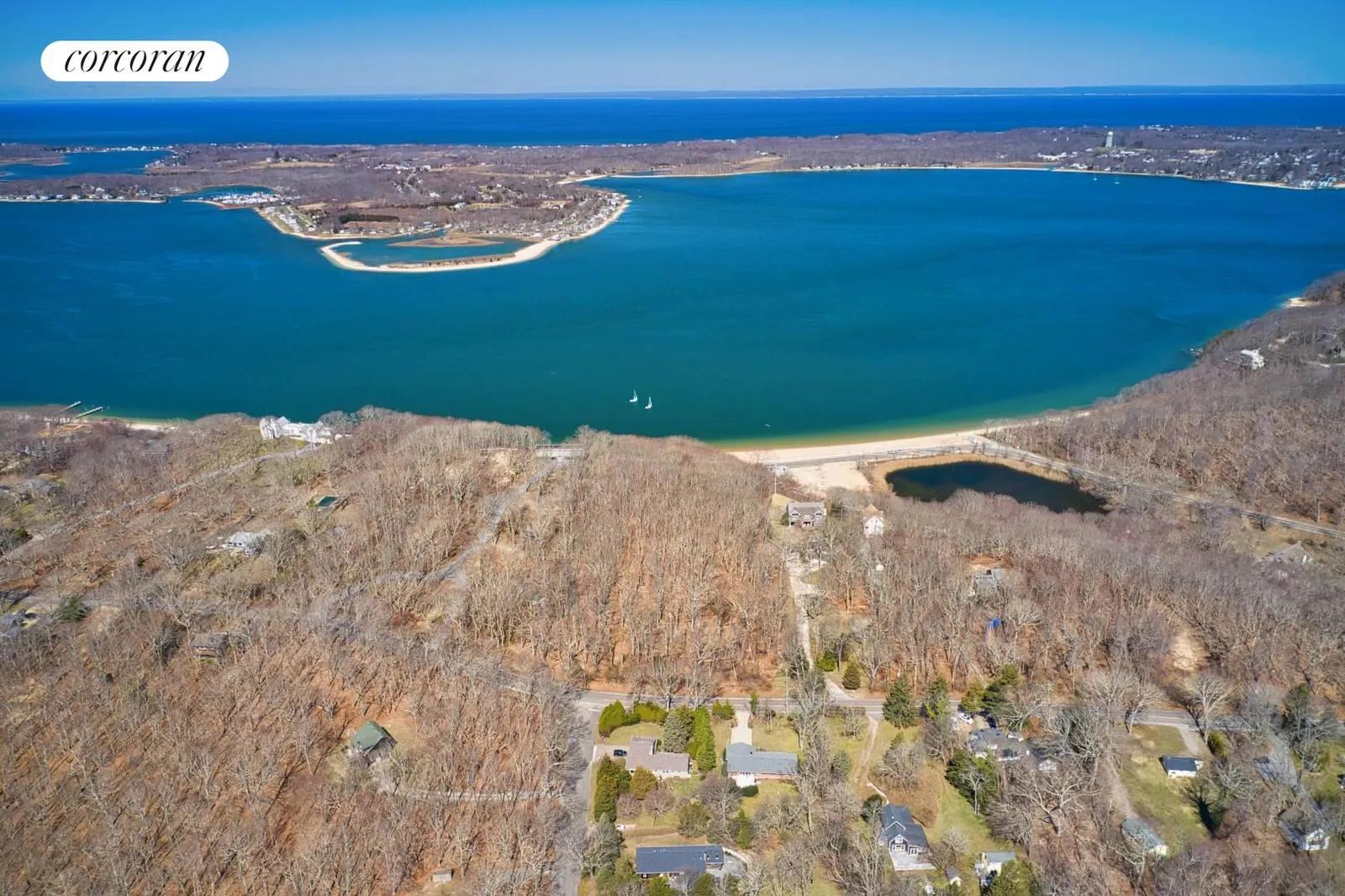 The Hamptons Real Estate | View 22 Stearns Point Road | room 8 | View 9