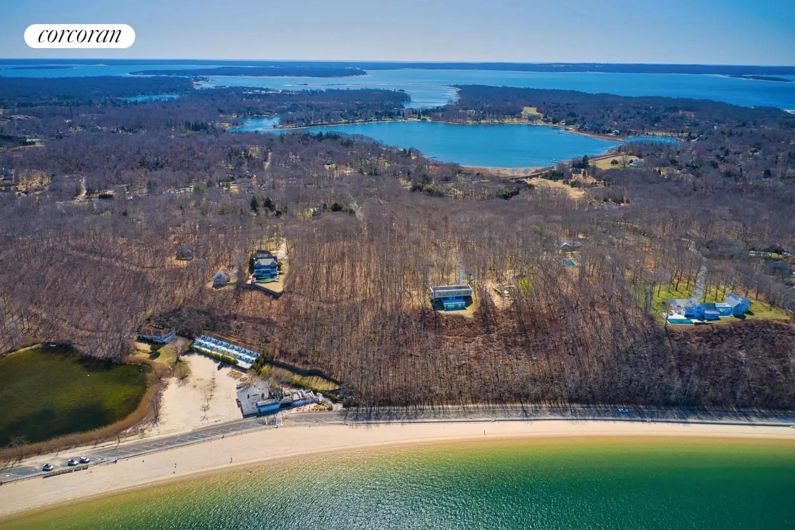 The Hamptons Real Estate | View 22 Stearns Point Road | room 10 | View 11