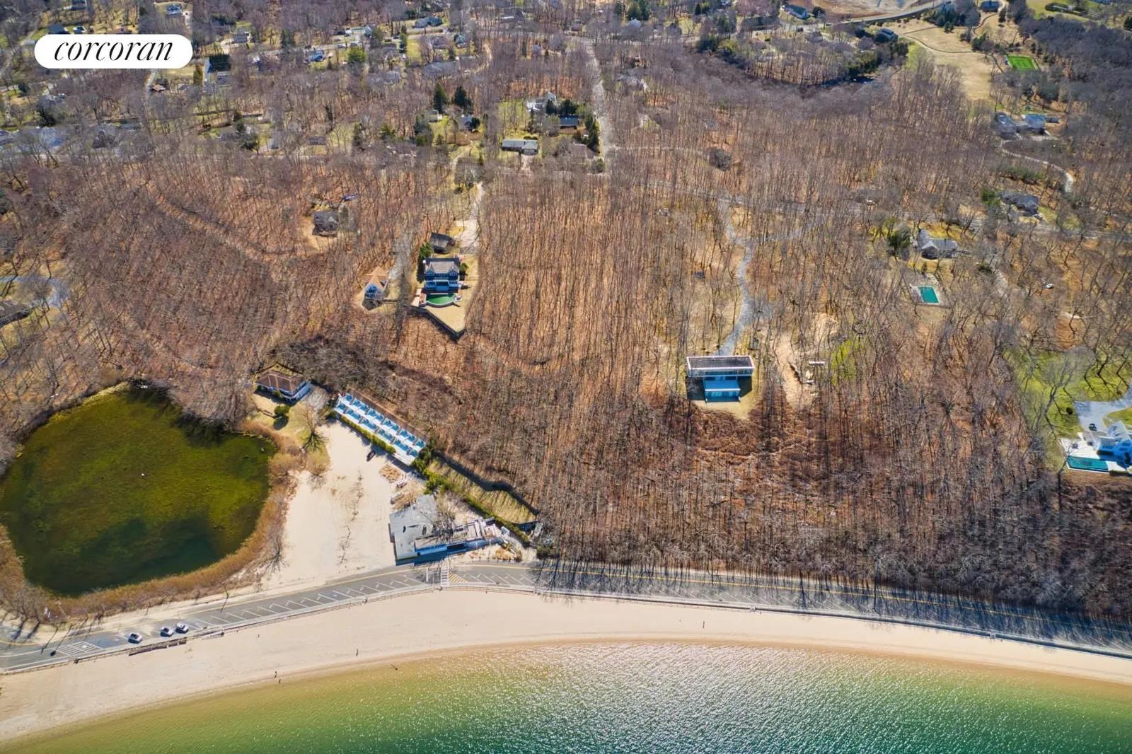 The Hamptons Real Estate | View 22 Stearns Point Road | room 11 | View 12