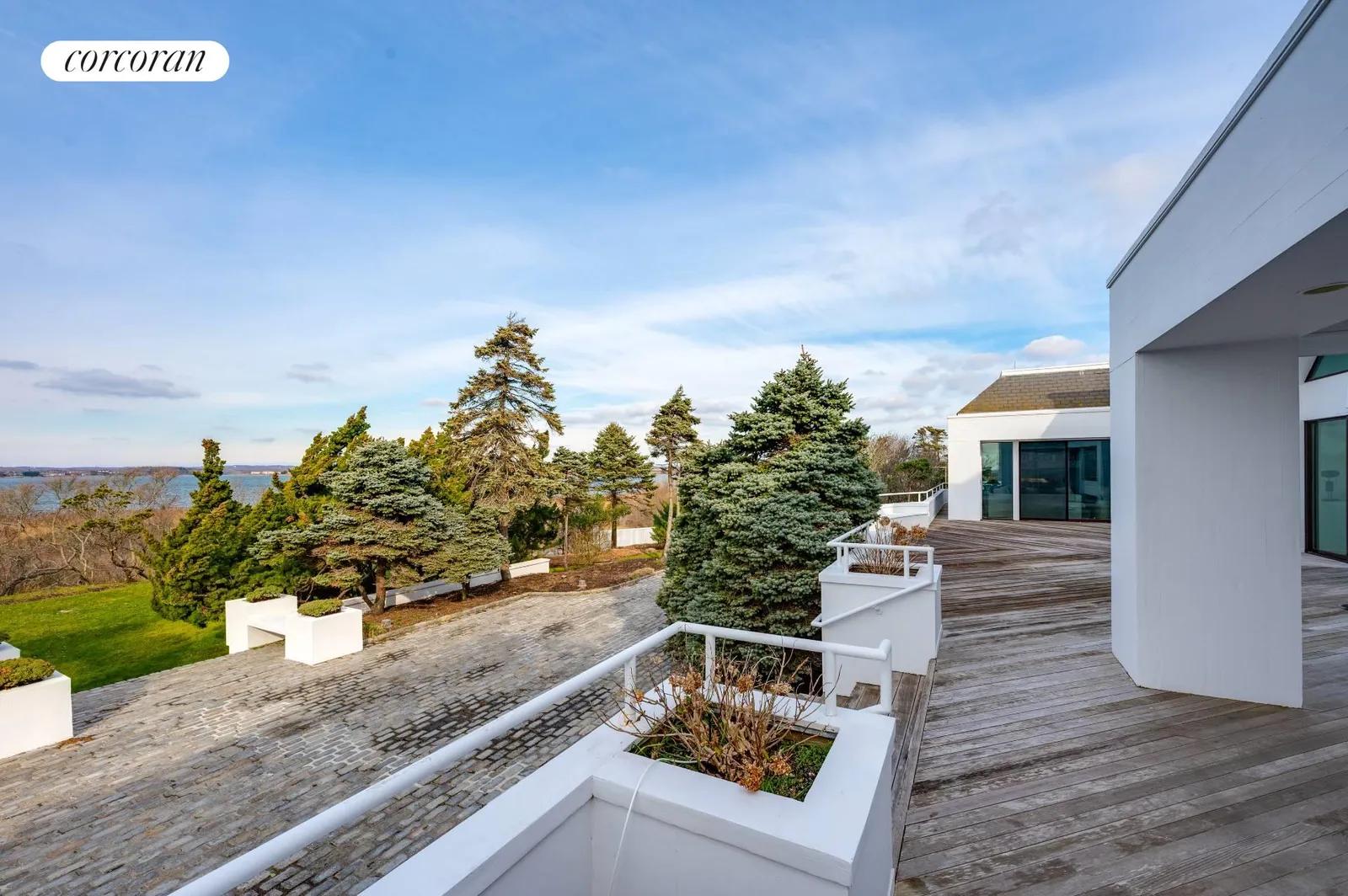 New York City Real Estate | View 279 Dune Road | room 9 | View 10