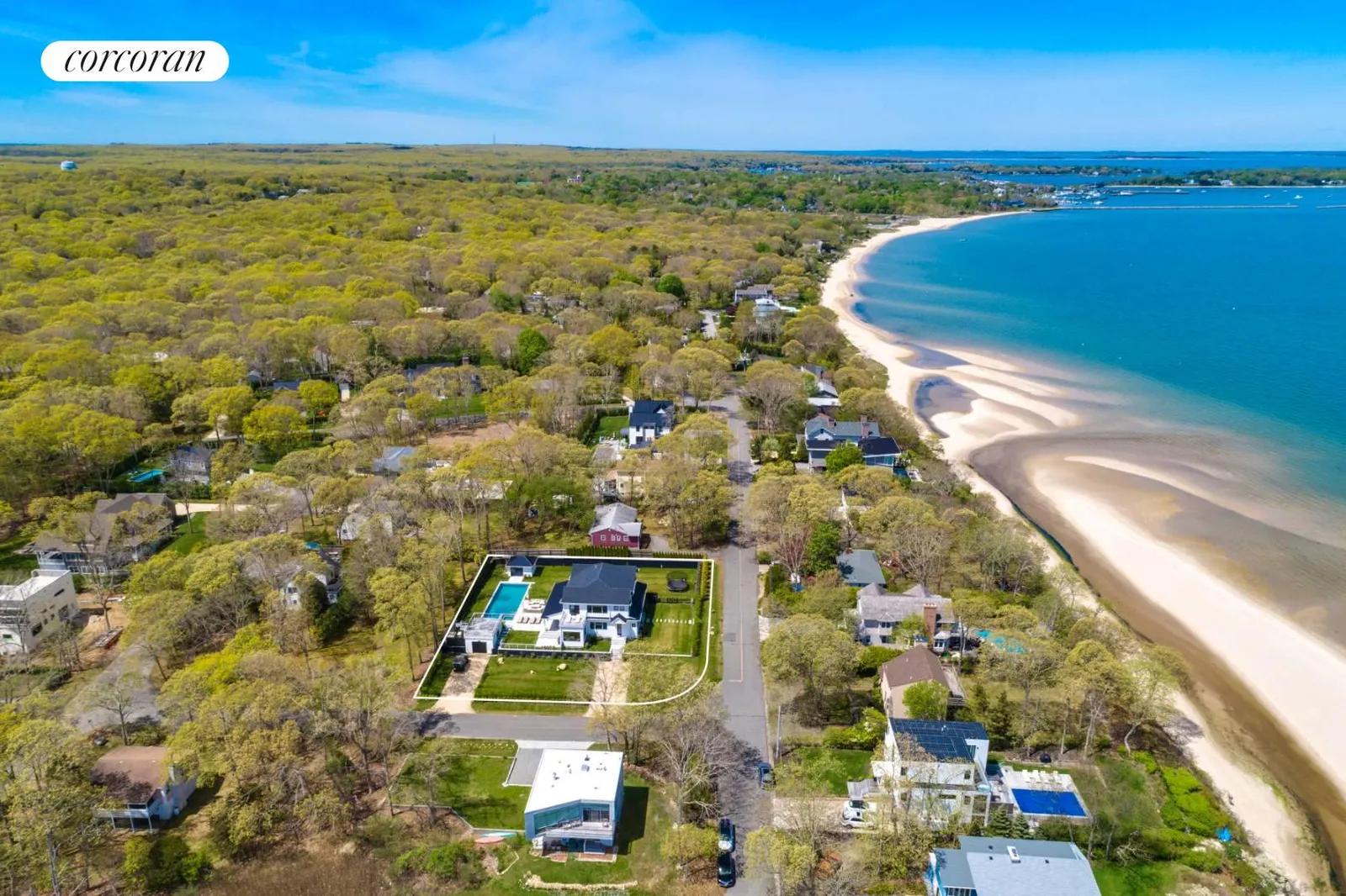The Hamptons Real Estate | View 3 Taft Place | 5 Beds, 6 Baths | View 1