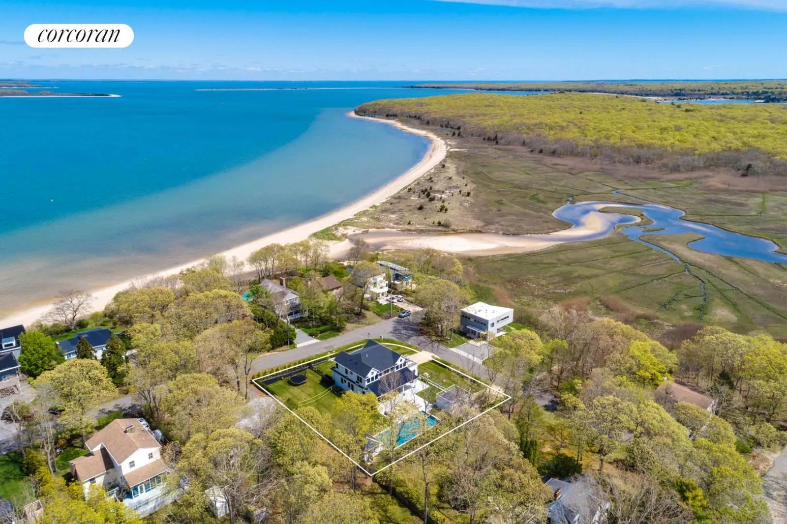 The Hamptons Real Estate | View 3 Taft Place | room 22 | View 23