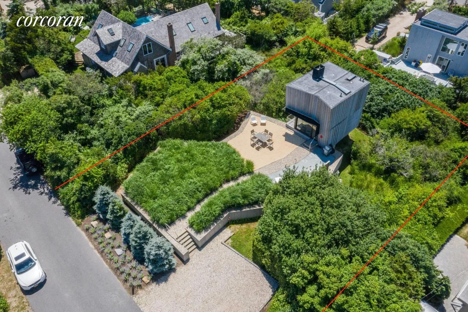 The Hamptons Real Estate | View 9 Ocean Lane | room 22 | View 23