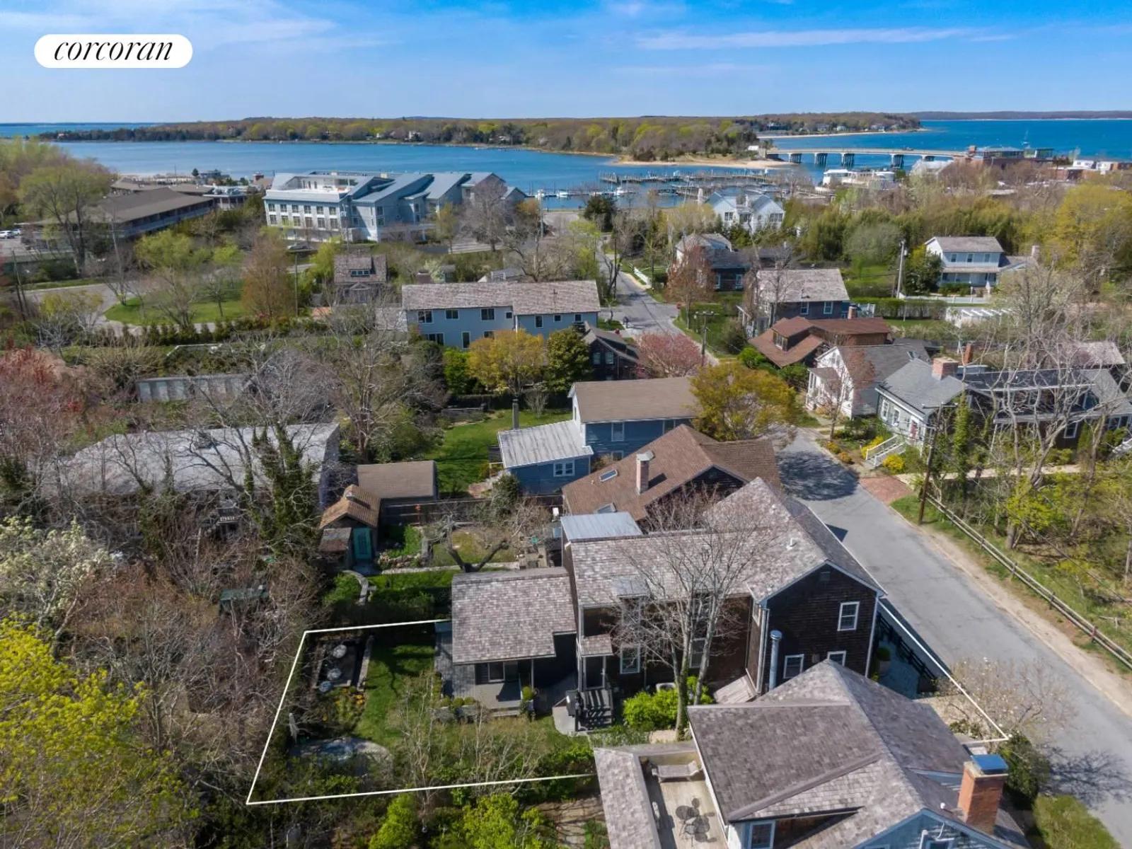 The Hamptons Real Estate | View 43 Garden Street | room 21 | View 22