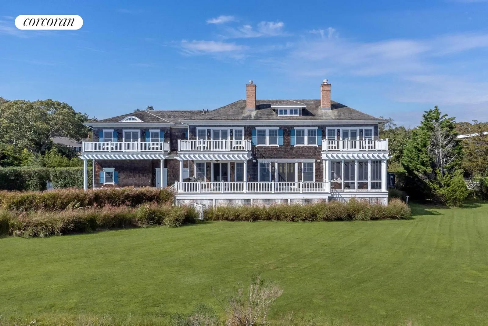 The Hamptons Real Estate | View 541 Main Street | 6 Beds, 7 Baths | View 1