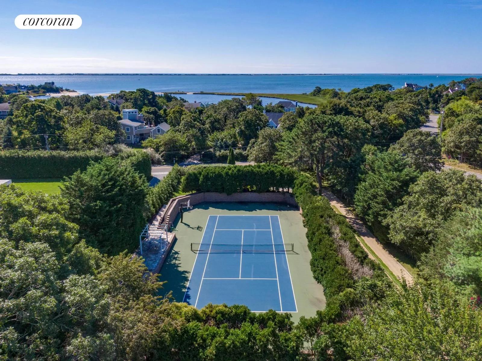 The Hamptons Real Estate | View 141 Middle Pond Road | room 31 | View 32