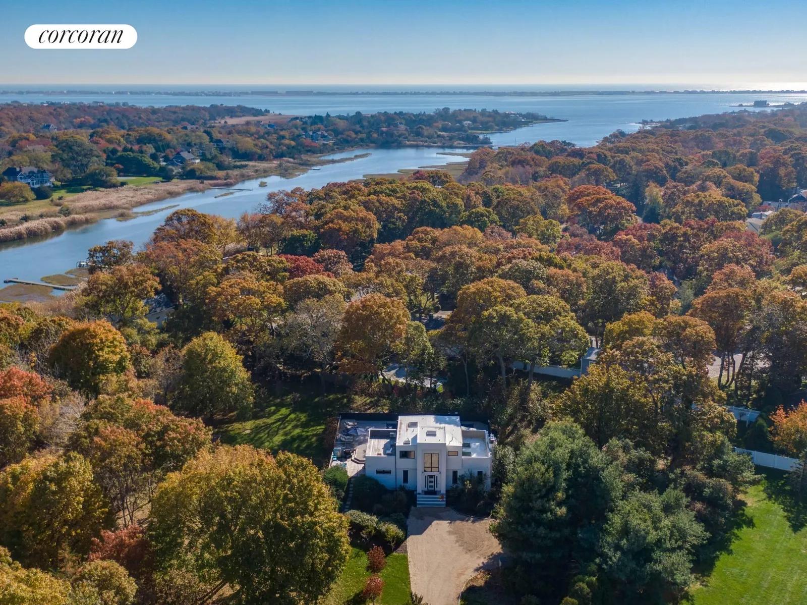 The Hamptons Real Estate | View 32 Mill Road | 4 Beds, 3 Baths | View 1