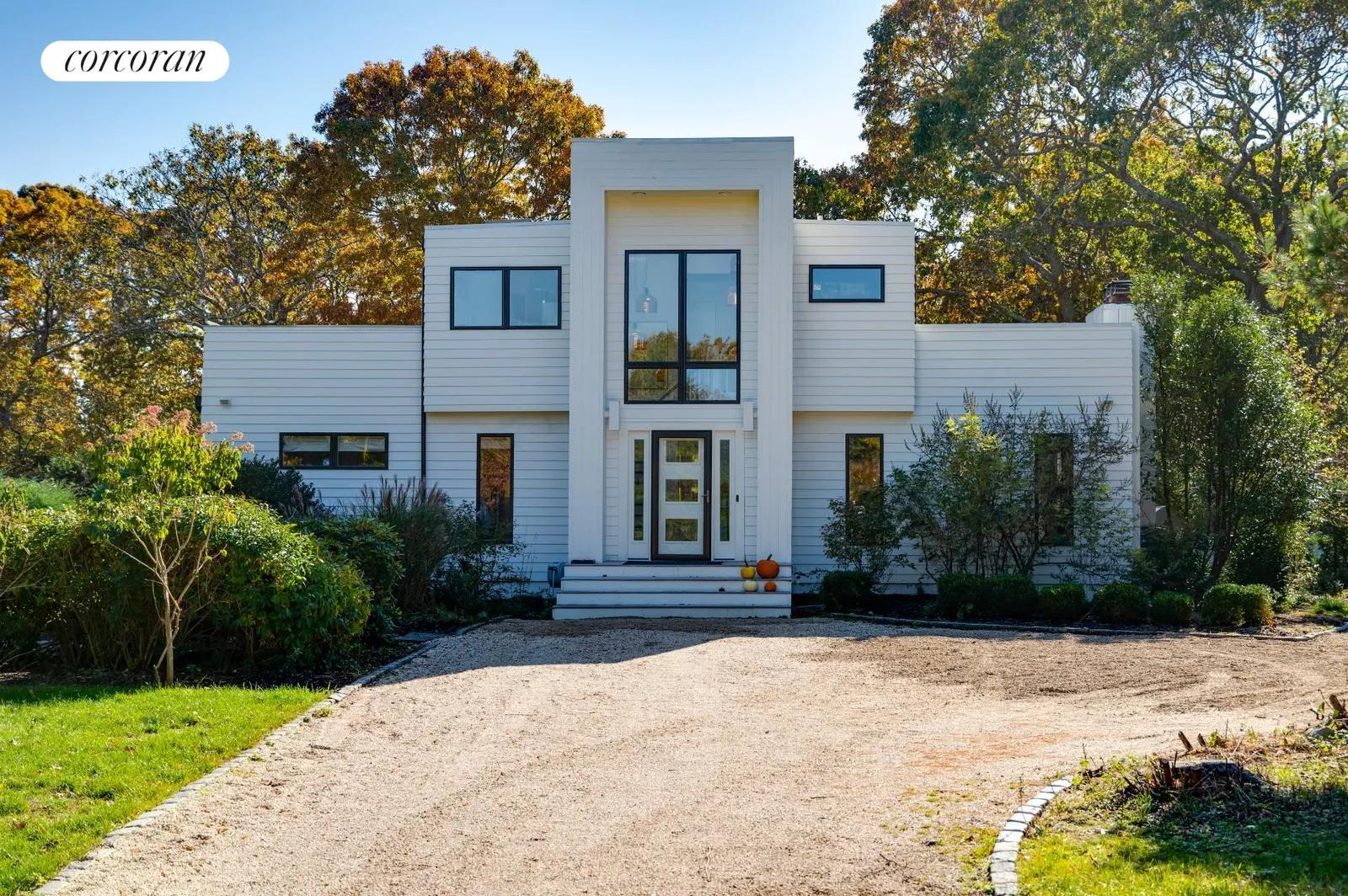 The Hamptons Real Estate | View 32 Mill Road | room 2 | View 3