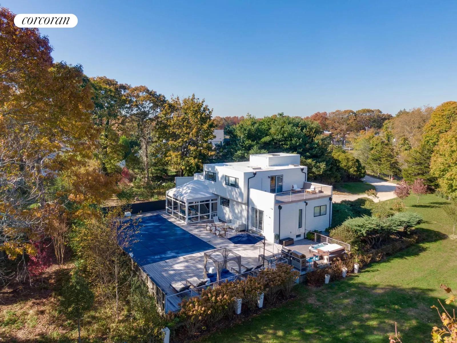 The Hamptons Real Estate | View 32 Mill Road | room 3 | View 4
