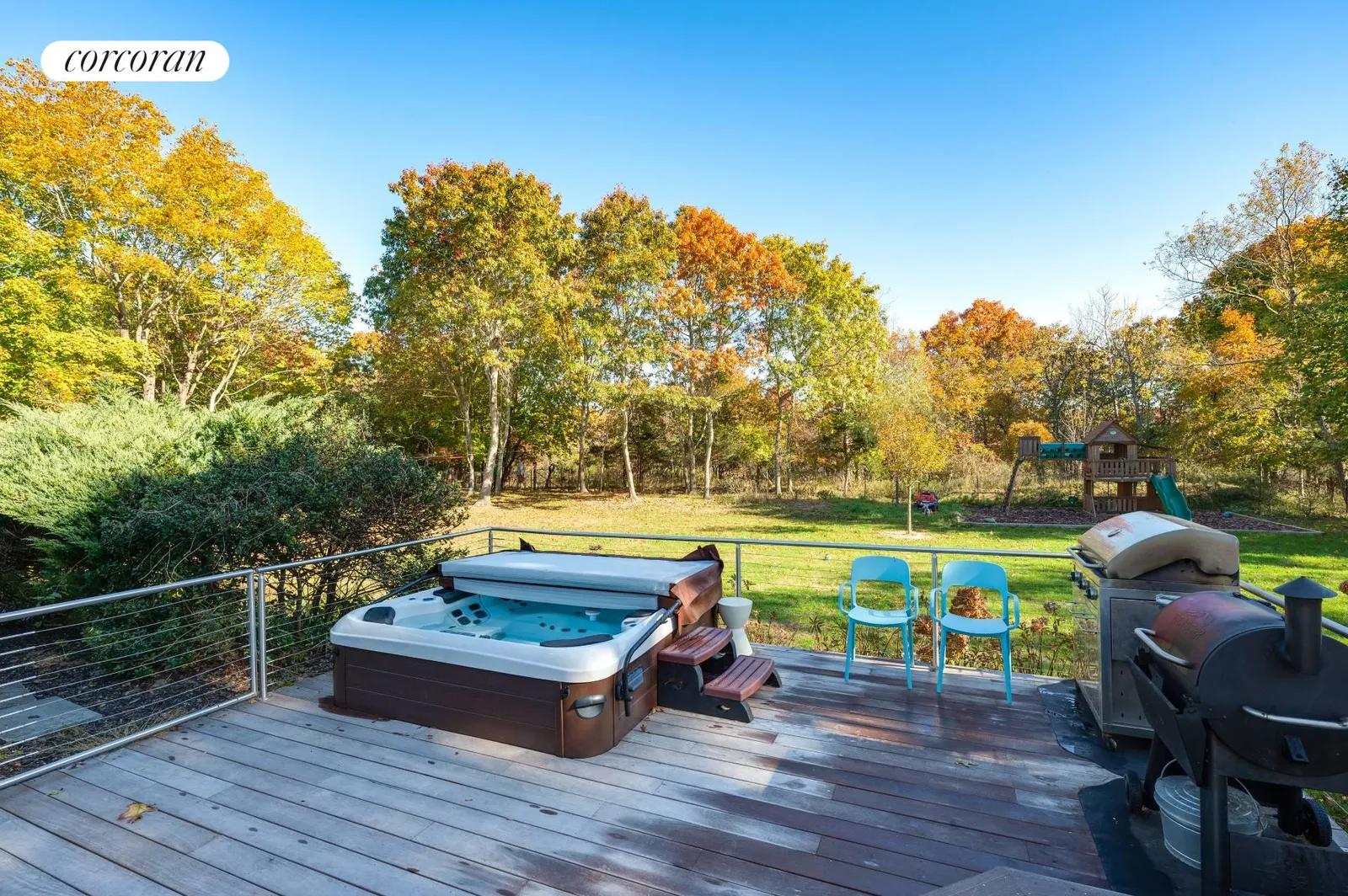 The Hamptons Real Estate | View 32 Mill Road | room 26 | View 27
