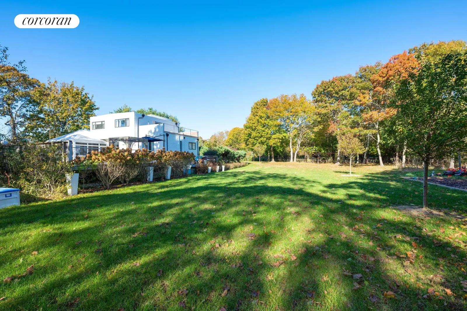 The Hamptons Real Estate | View 32 Mill Road | room 30 | View 31