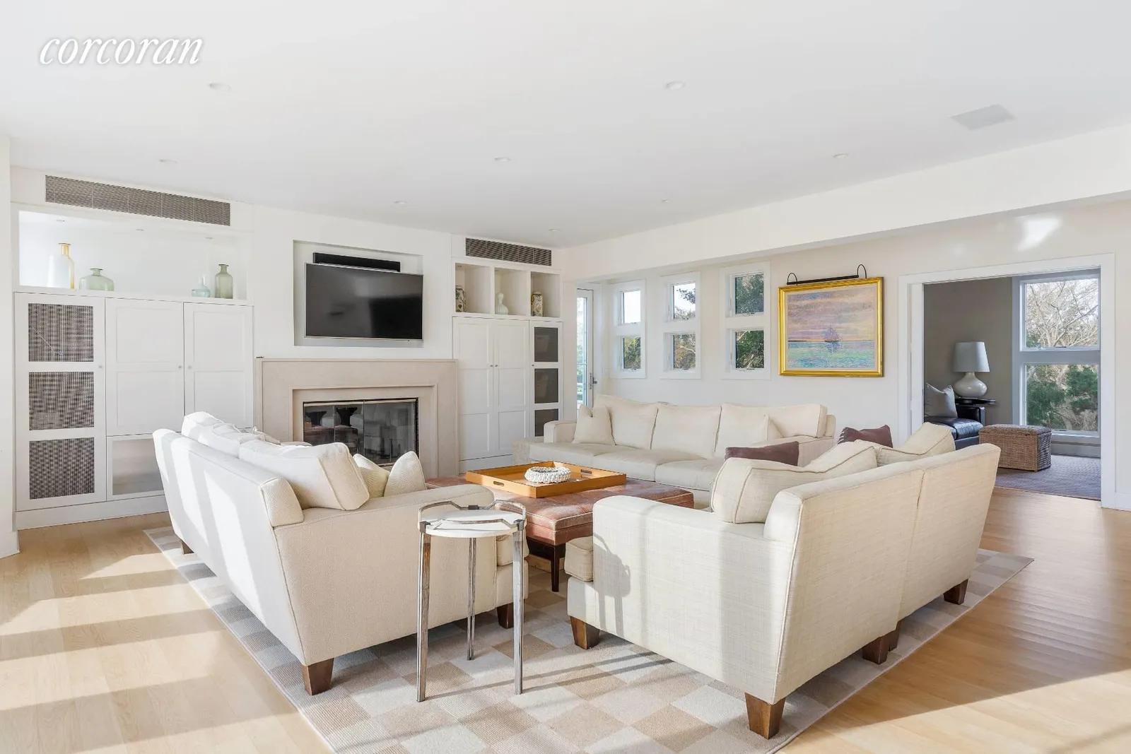 The Hamptons Real Estate | View 266 & 271 Marine Blvd | room 7 | View 8