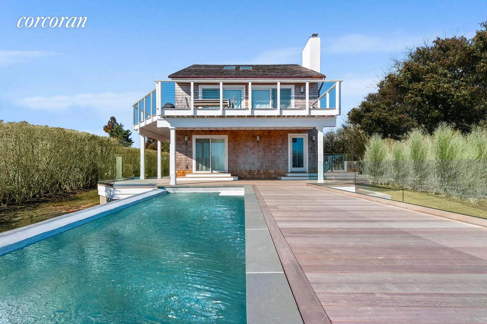 The Hamptons Real Estate | View 1 North Surfside Avenue | 5 Beds, 4 Baths | View 1