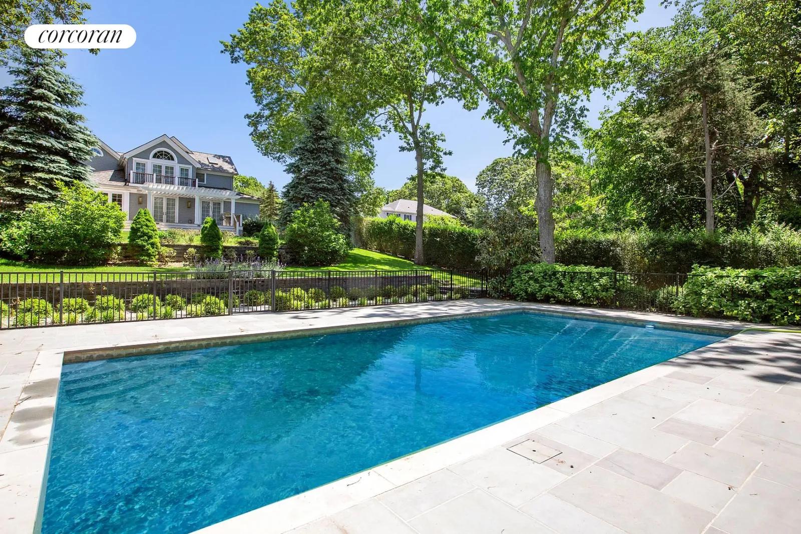 The Hamptons Real Estate | View 46 White Oak Lane | room 5 | View 6