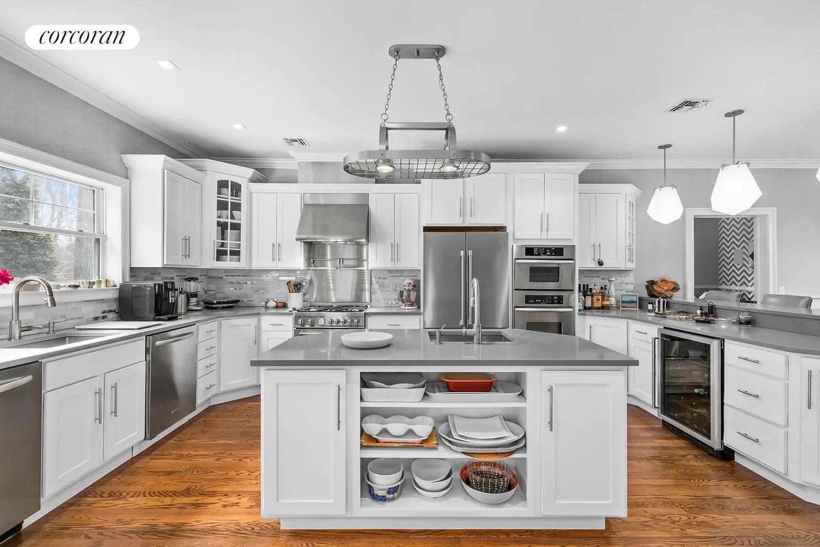 The Hamptons Real Estate | View 46 White Oak Lane | Chef's Kitchen | View 7
