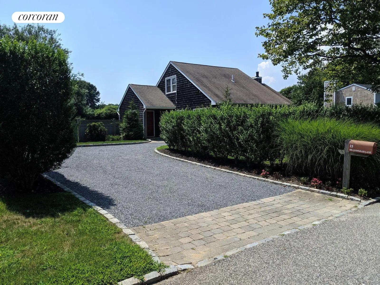 The Hamptons Real Estate | View 13 Meadowgrass Lane | room 23 | View 24