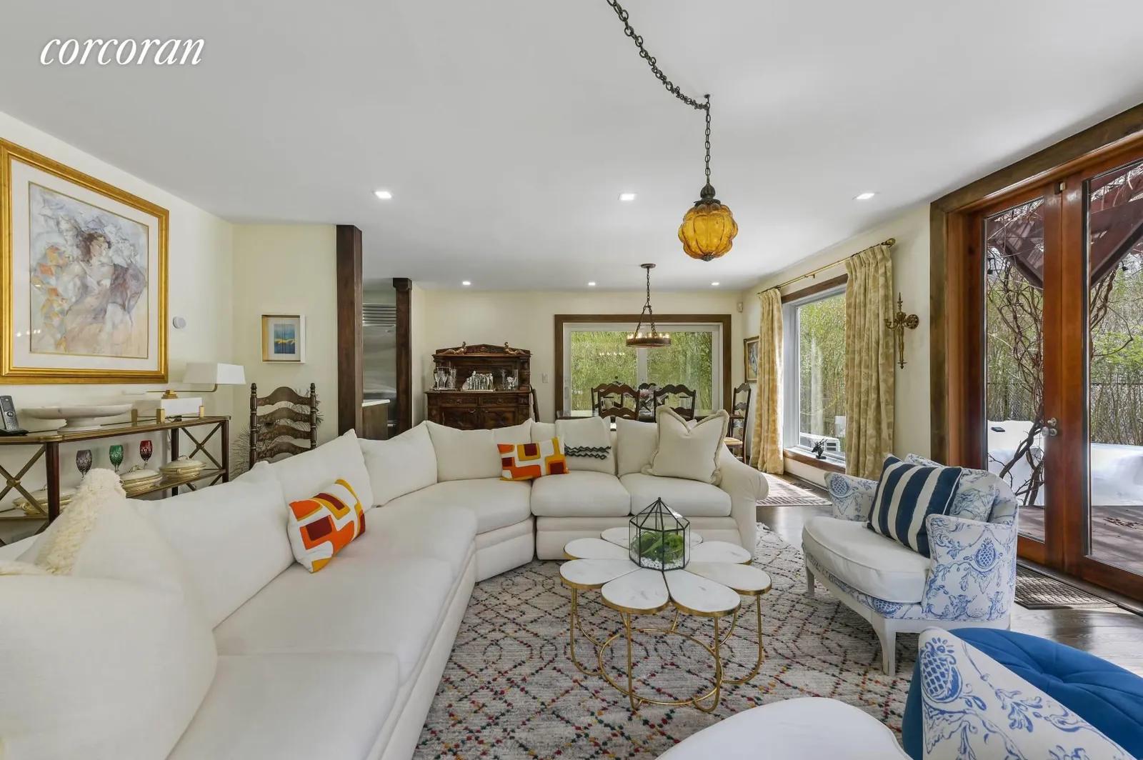 The Hamptons Real Estate | View 100 Sandy Hollow Road | room 23 | View 24