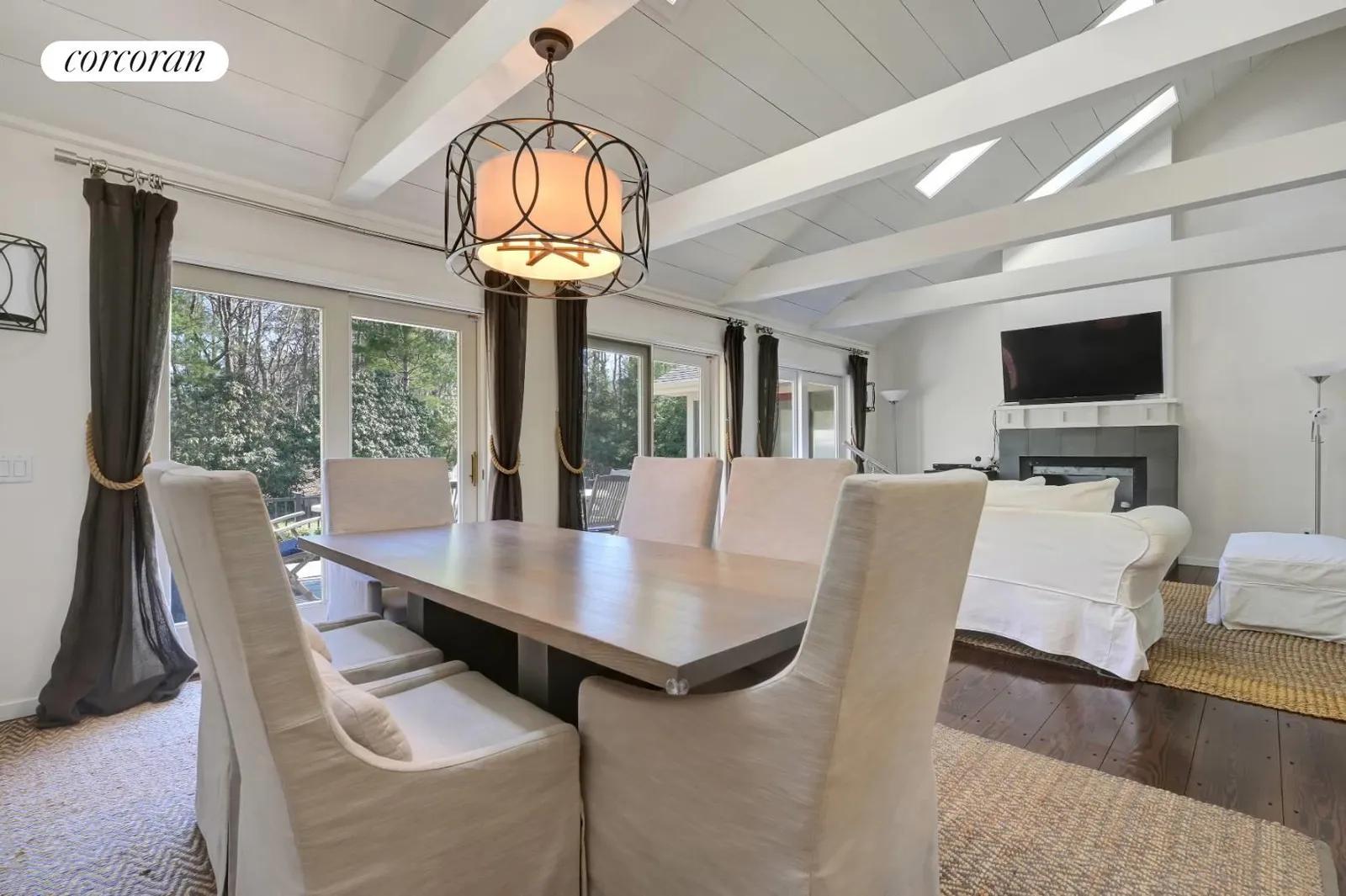 The Hamptons Real Estate | View 25 Rolling Woods Court | room 5 | View 6