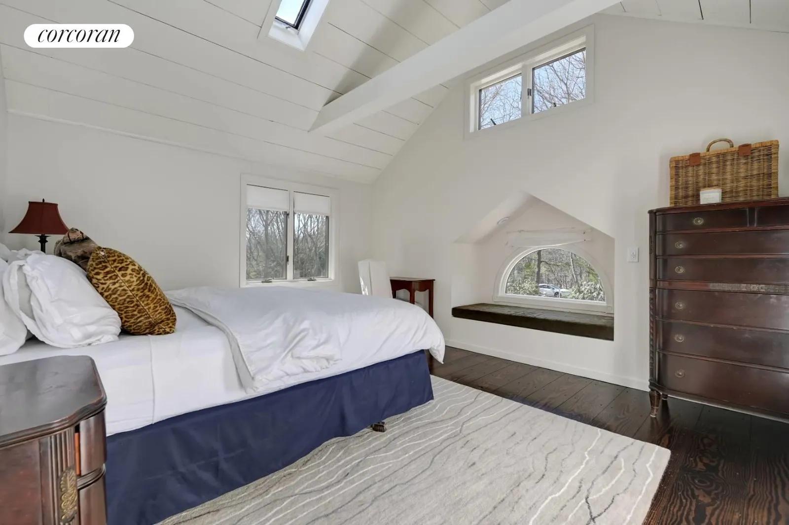 The Hamptons Real Estate | View 25 Rolling Woods Court | room 12 | View 13